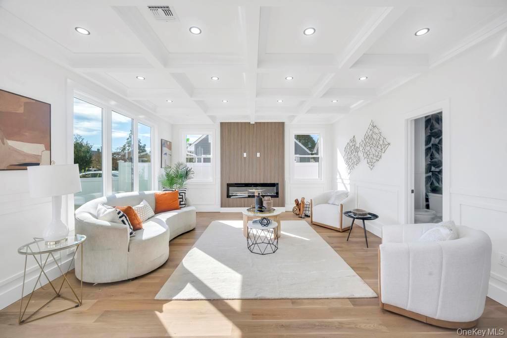 #5 photo, 2497 Balsam Avenue, নাসাউ কাউন্টি East Meadow , NY 11554