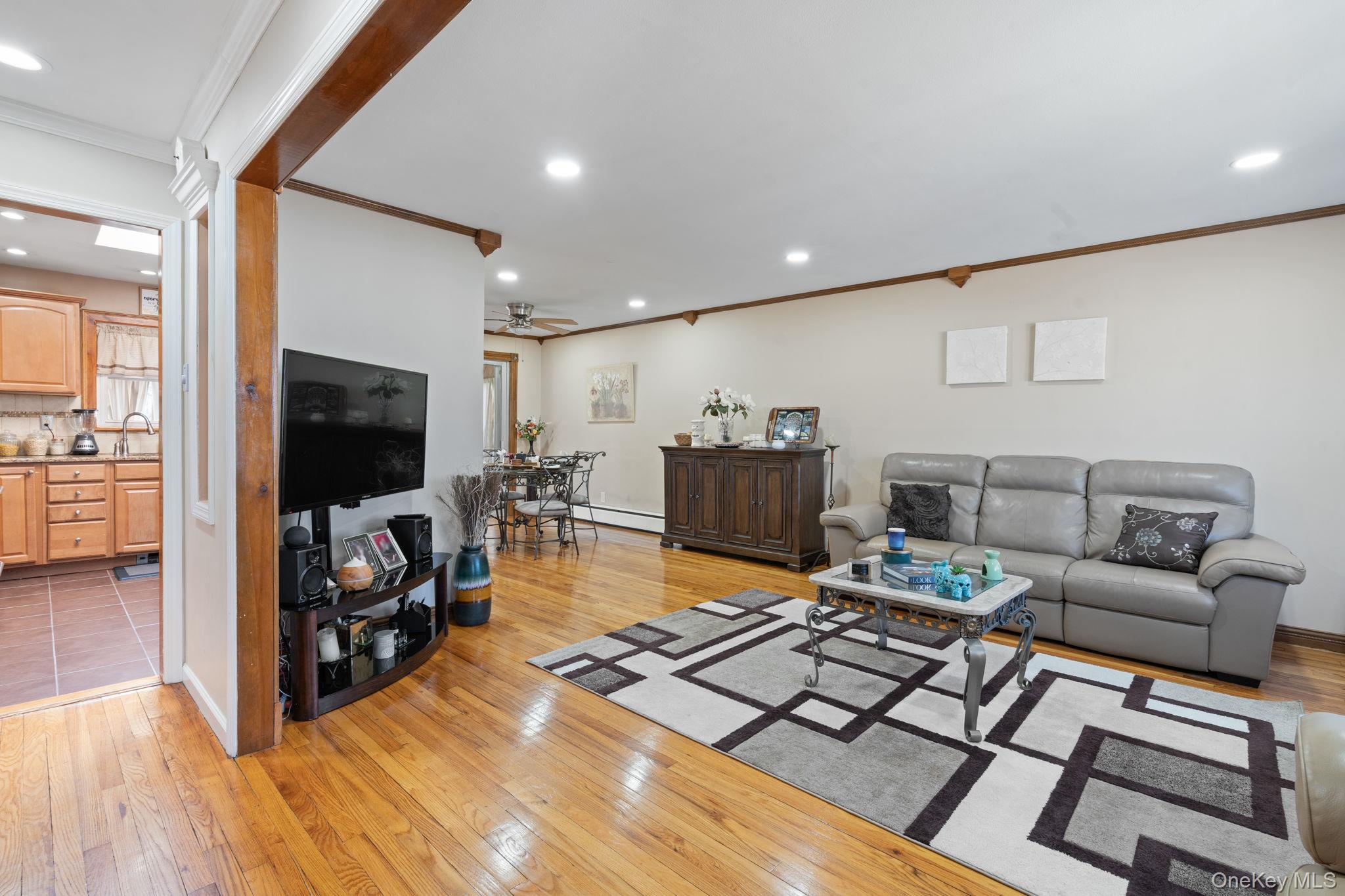 #3 photo, 572 S Bayview Avenue, নাসাউ কাউন্টি Freeport , NY 11520