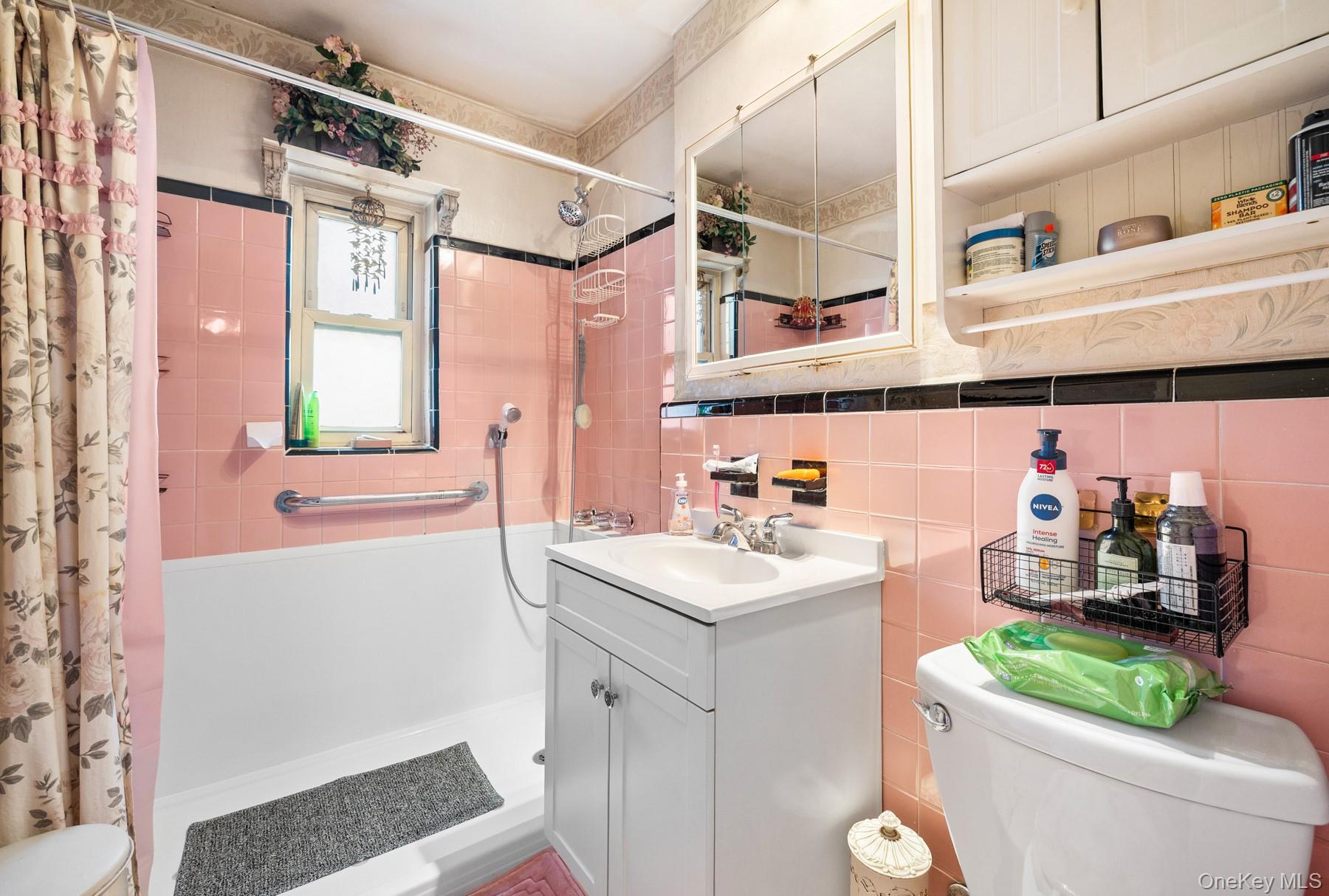 #11 photo, 1529 Hammersley Avenue, Bronx , NY 10469