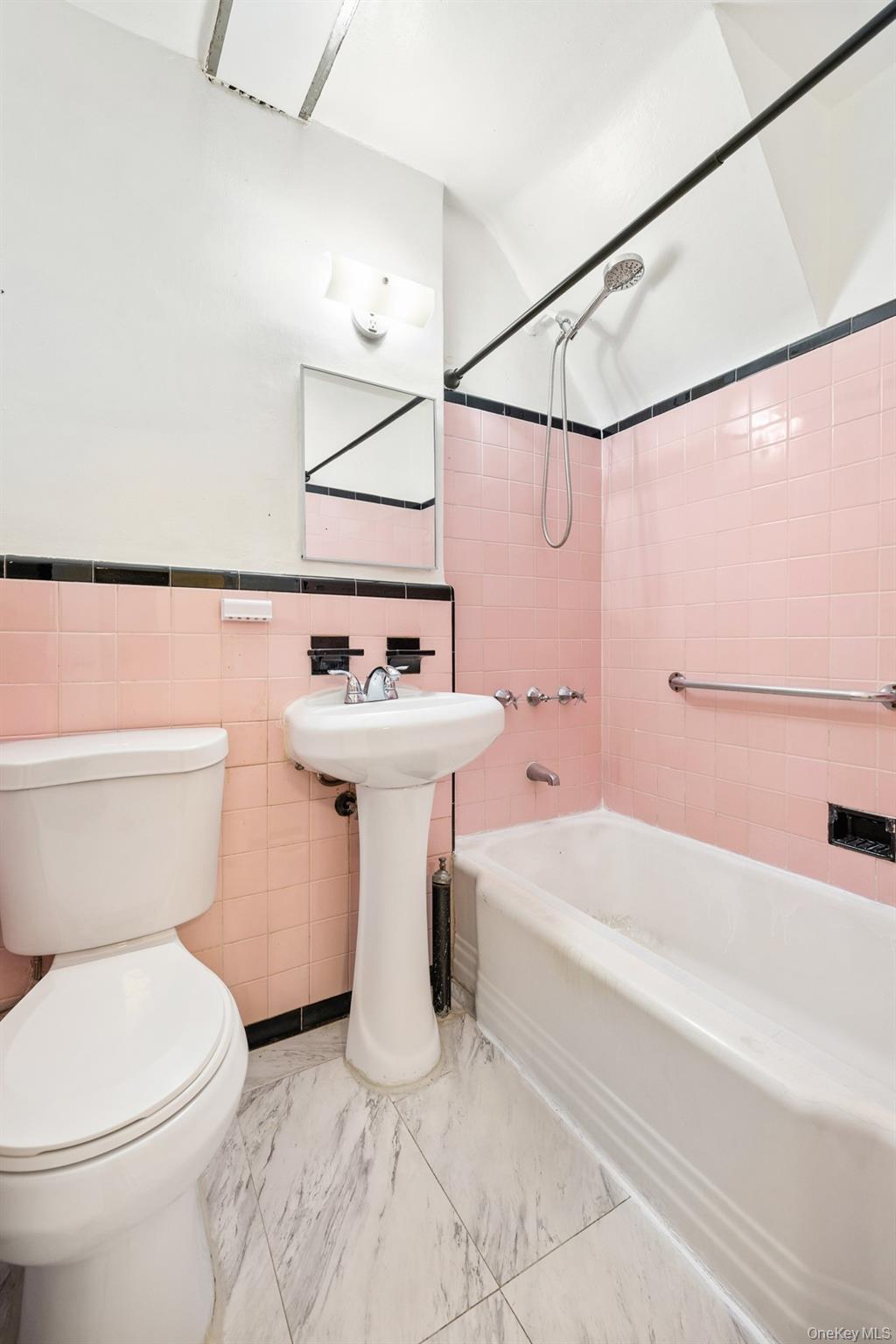 #16 photo, 1529 Hammersley Avenue, Bronx , NY 10469