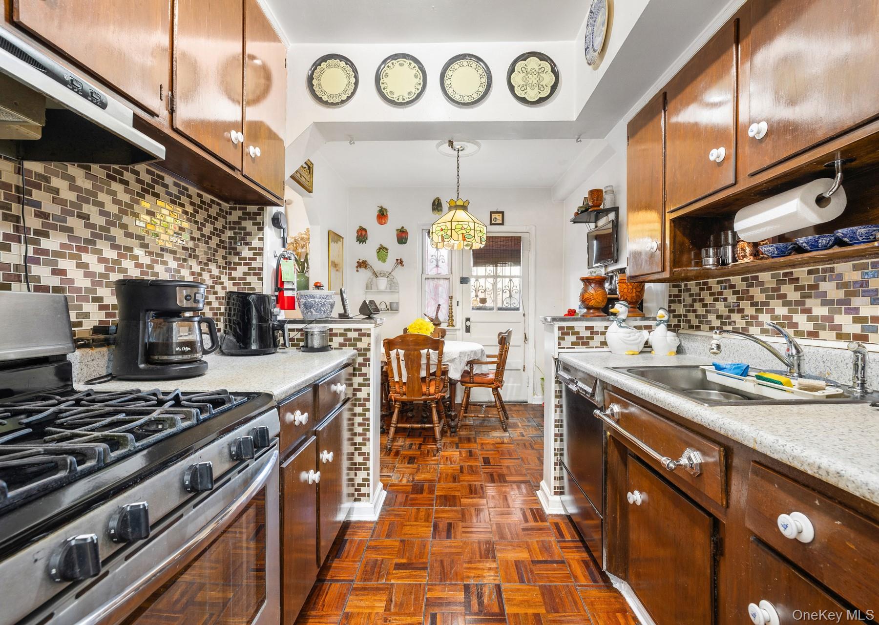 #6 photo, 1529 Hammersley Avenue, Bronx , NY 10469