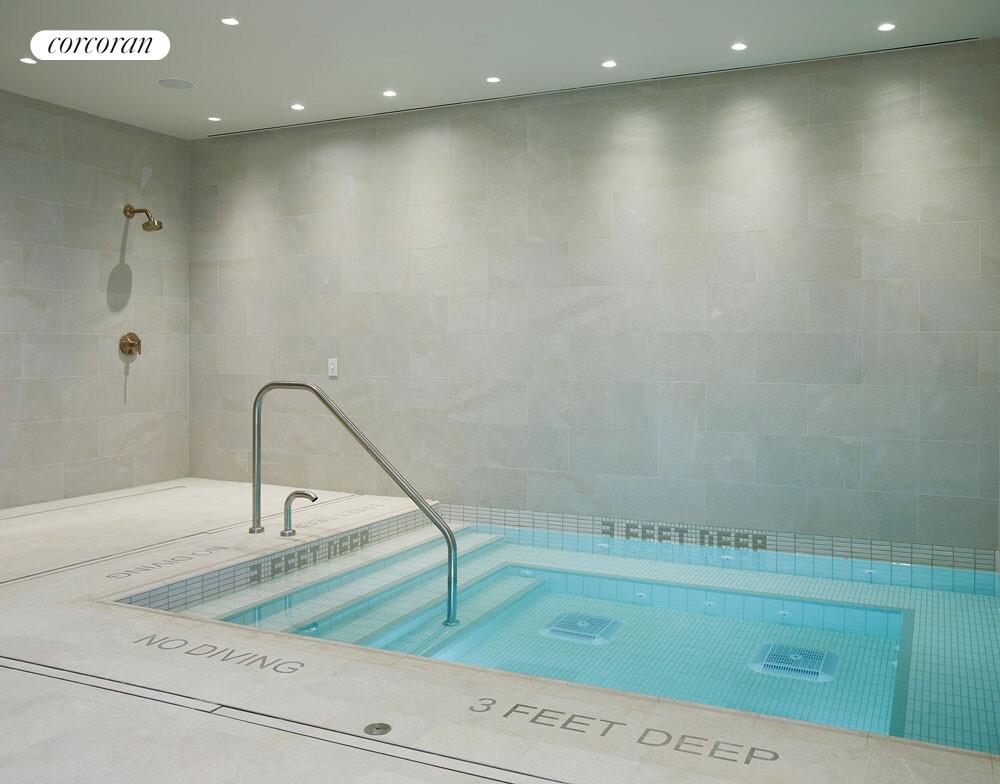 #5 photo, 3 COURT Square, Long Island City , NY 11101