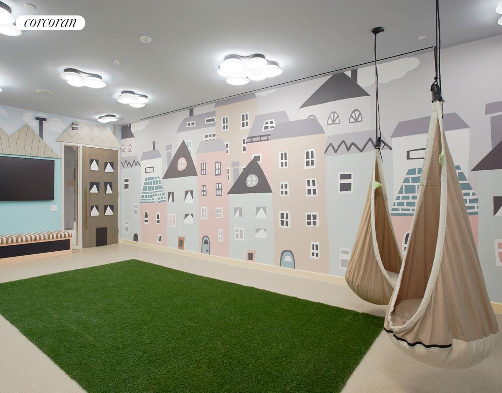 #9 photo, 3 COURT Square, Long Island City , NY 11101