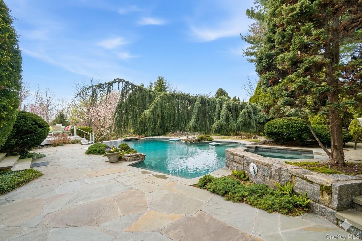 #5 photo, 19 Cobblestone Court, Centerport , NY 11721