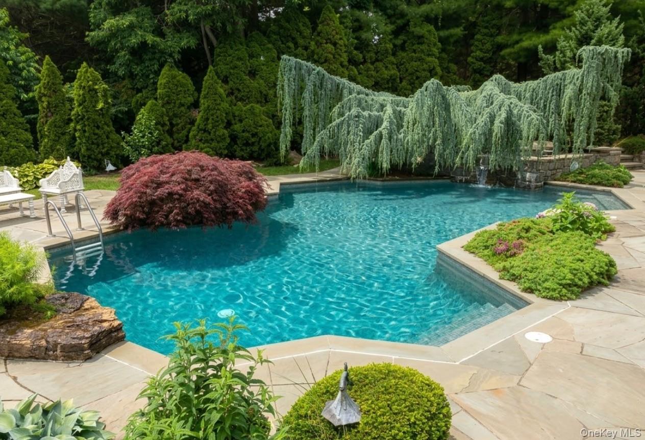 #6 photo, 19 Cobblestone Court, Centerport , NY 11721