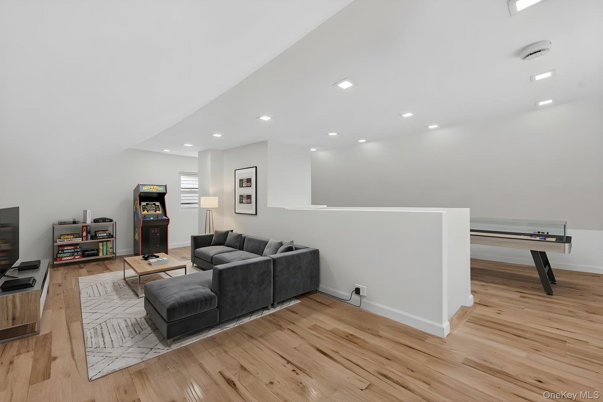 #10 photo, 19450 Murdock Avenue, Saint Albans , NY 11412