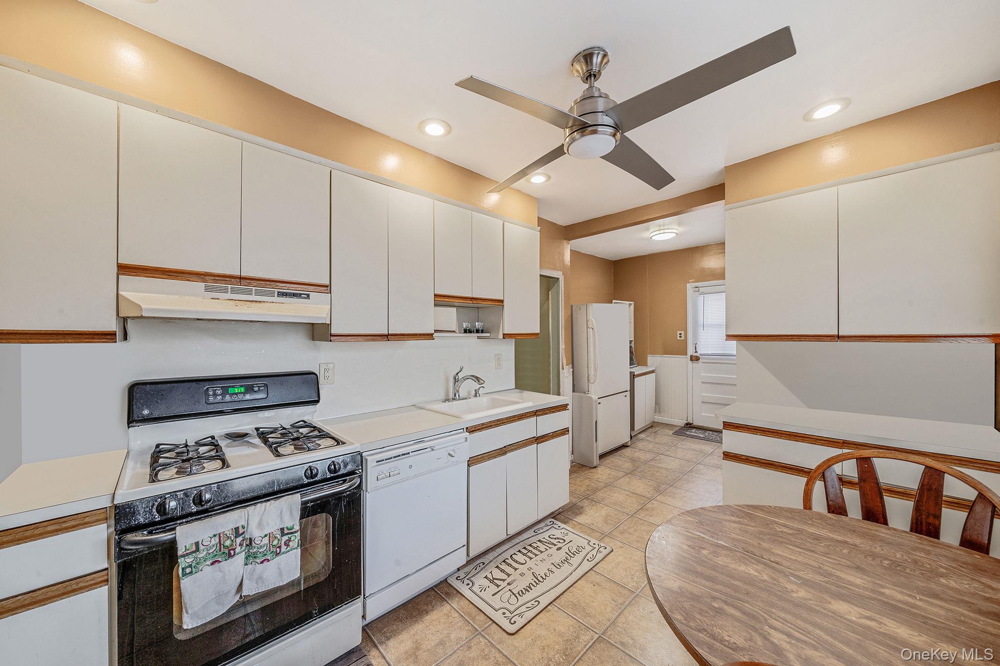 #18 photo, 24718 137th Avenue, Rosedale , NY 11422