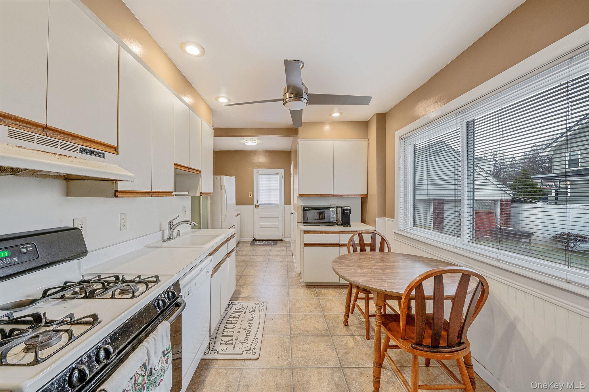 #19 photo, 24718 137th Avenue, Rosedale , NY 11422