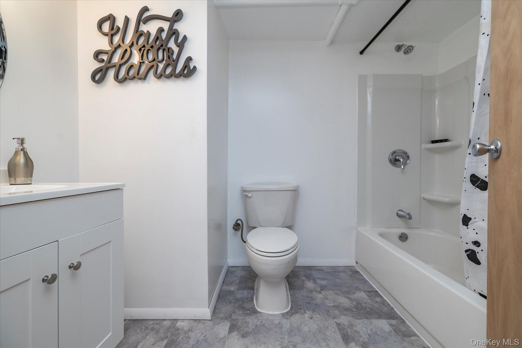 #15 photo, 33 Lukens Avenue, Brentwood , NY 11717