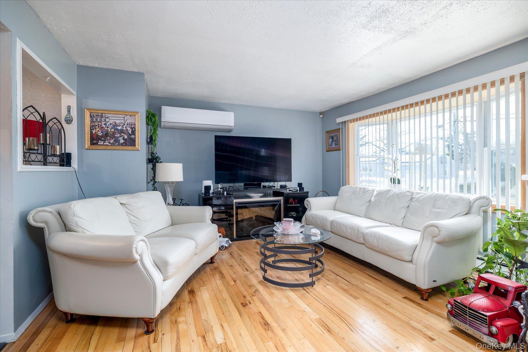 #2 photo, 33 Lukens Avenue, Brentwood , NY 11717