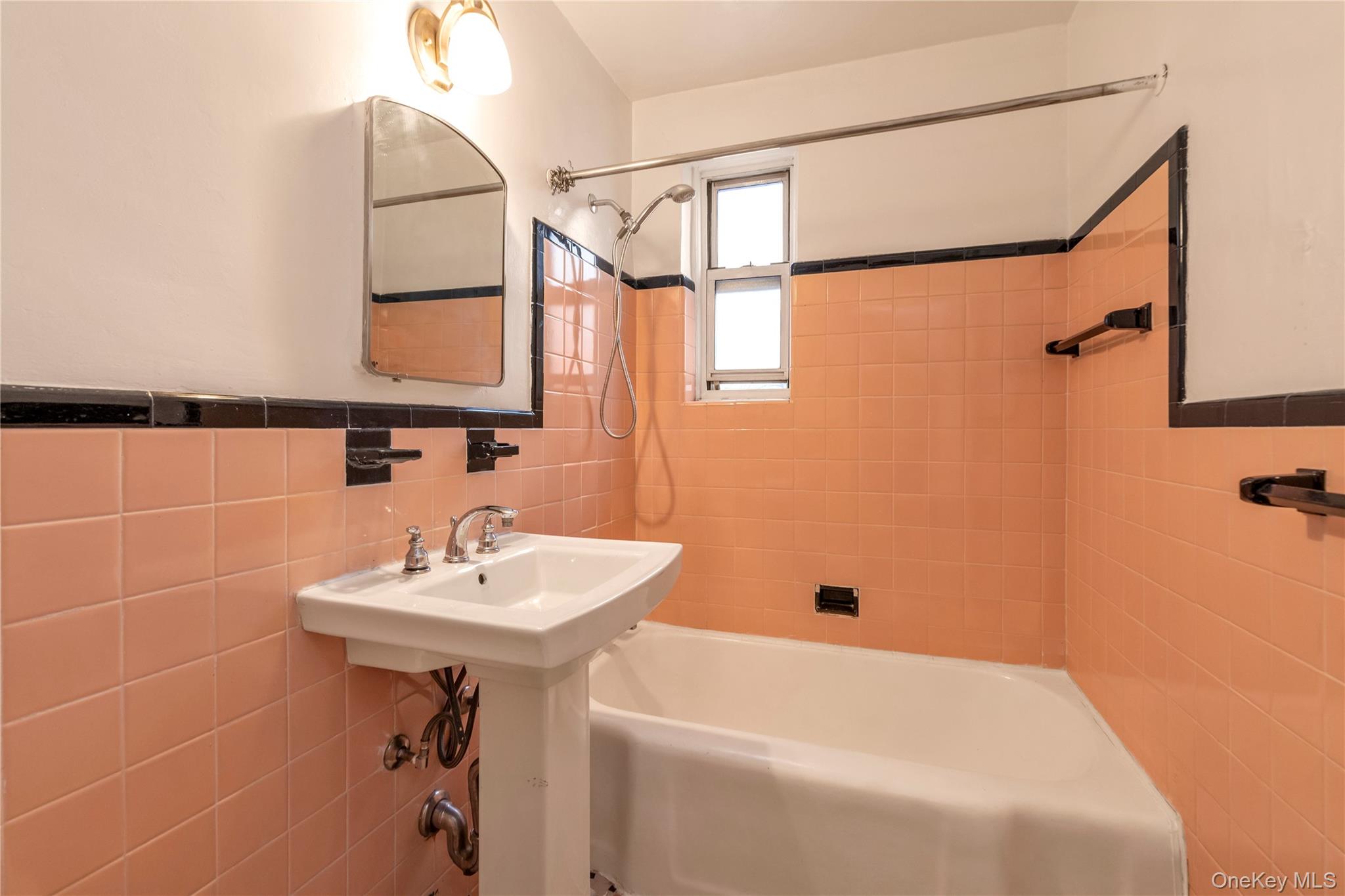 #7 photo, 72-61 113th Street, Forest Hills , NY 11375