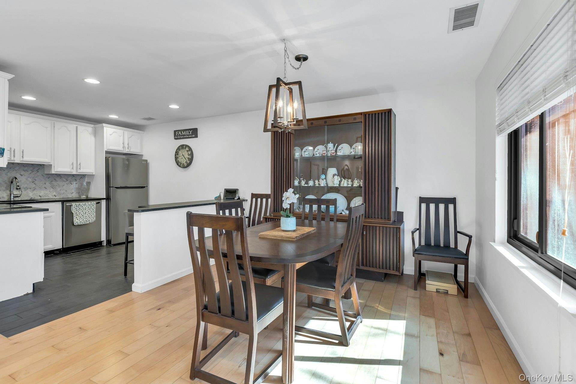 #11 photo, 864 Skyline Drive, সাফোক কাউন্টি Coram , NY 11727