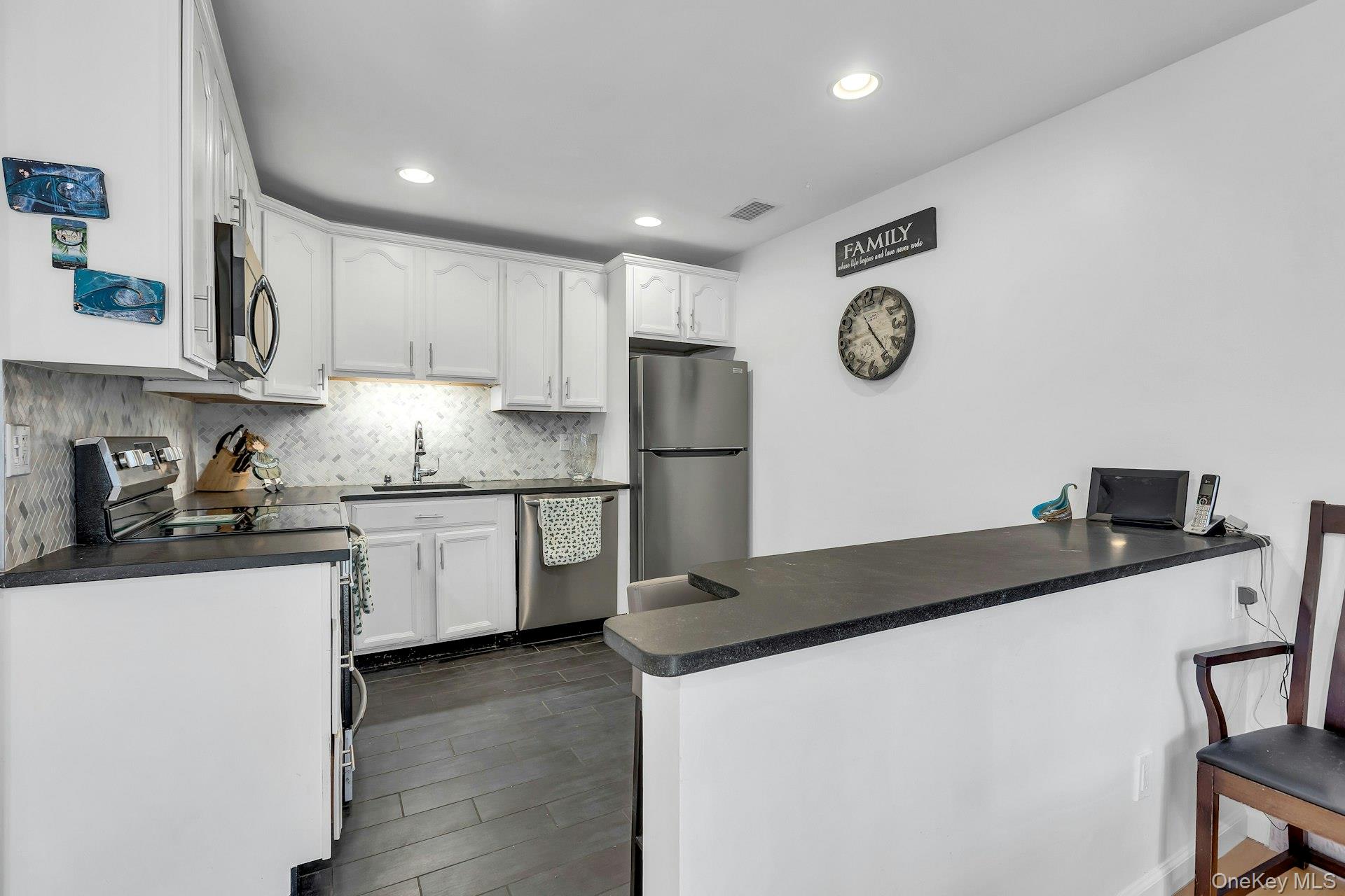 #12 photo, 864 Skyline Drive, সাফোক কাউন্টি Coram , NY 11727