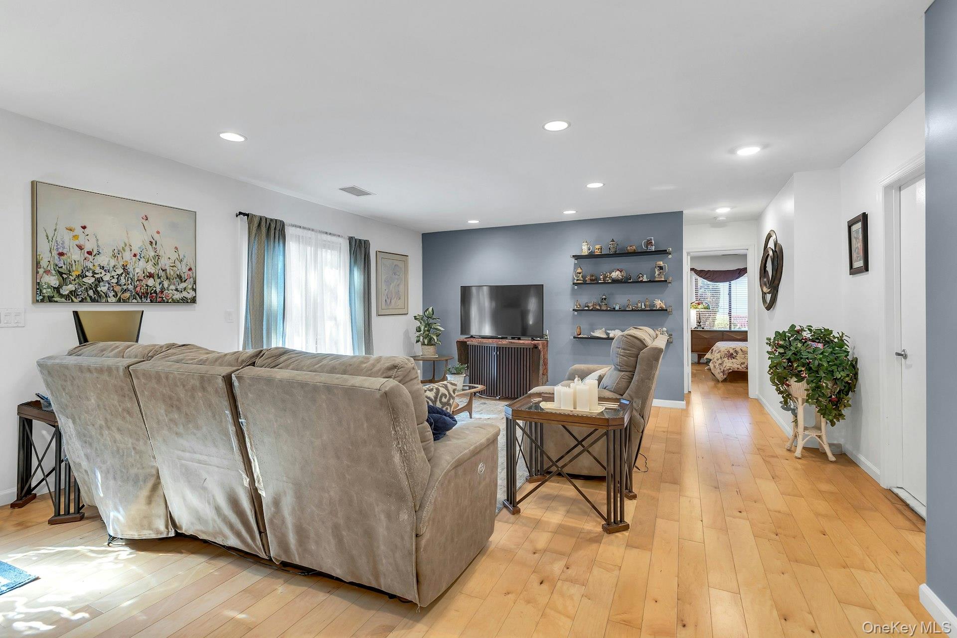 #6 photo, 864 Skyline Drive, সাফোক কাউন্টি Coram , NY 11727