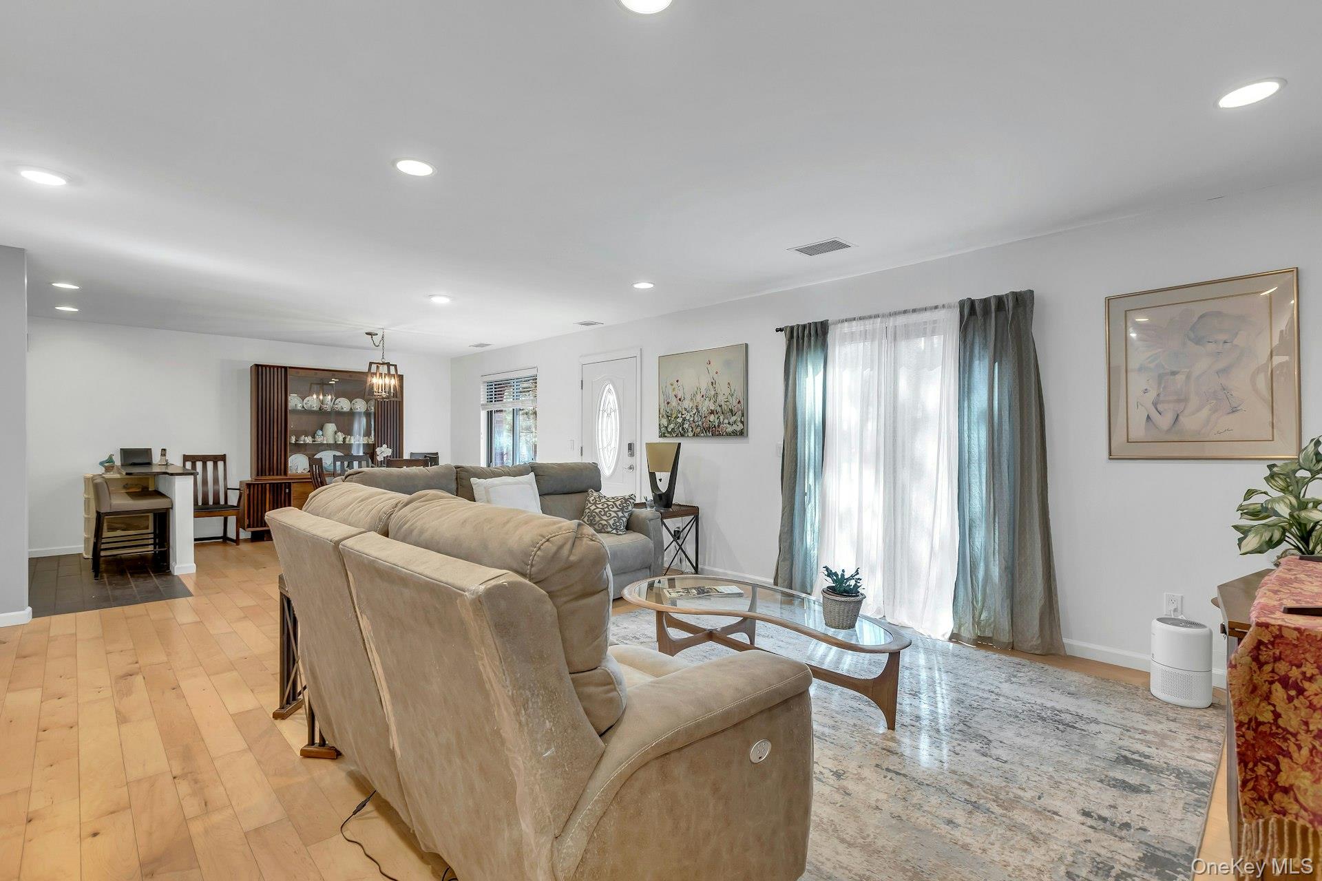 #8 photo, 864 Skyline Drive, সাফোক কাউন্টি Coram , NY 11727