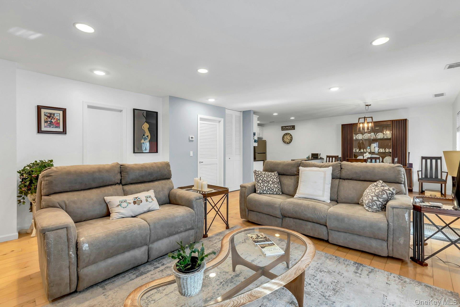 #9 photo, 864 Skyline Drive, সাফোক কাউন্টি Coram , NY 11727