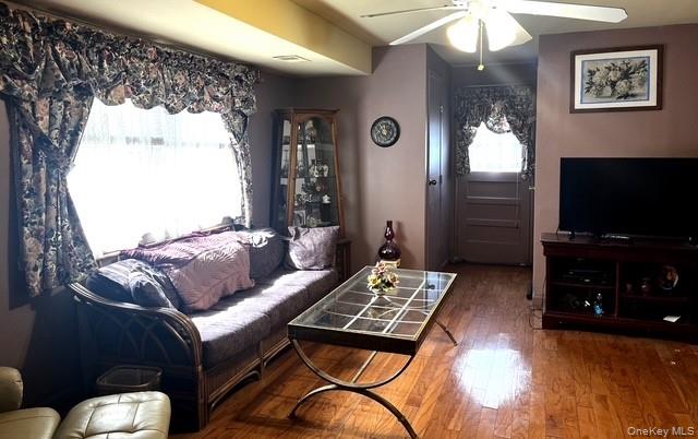 #4 photo, 15 Elaine Place, Plainview , NY 11803