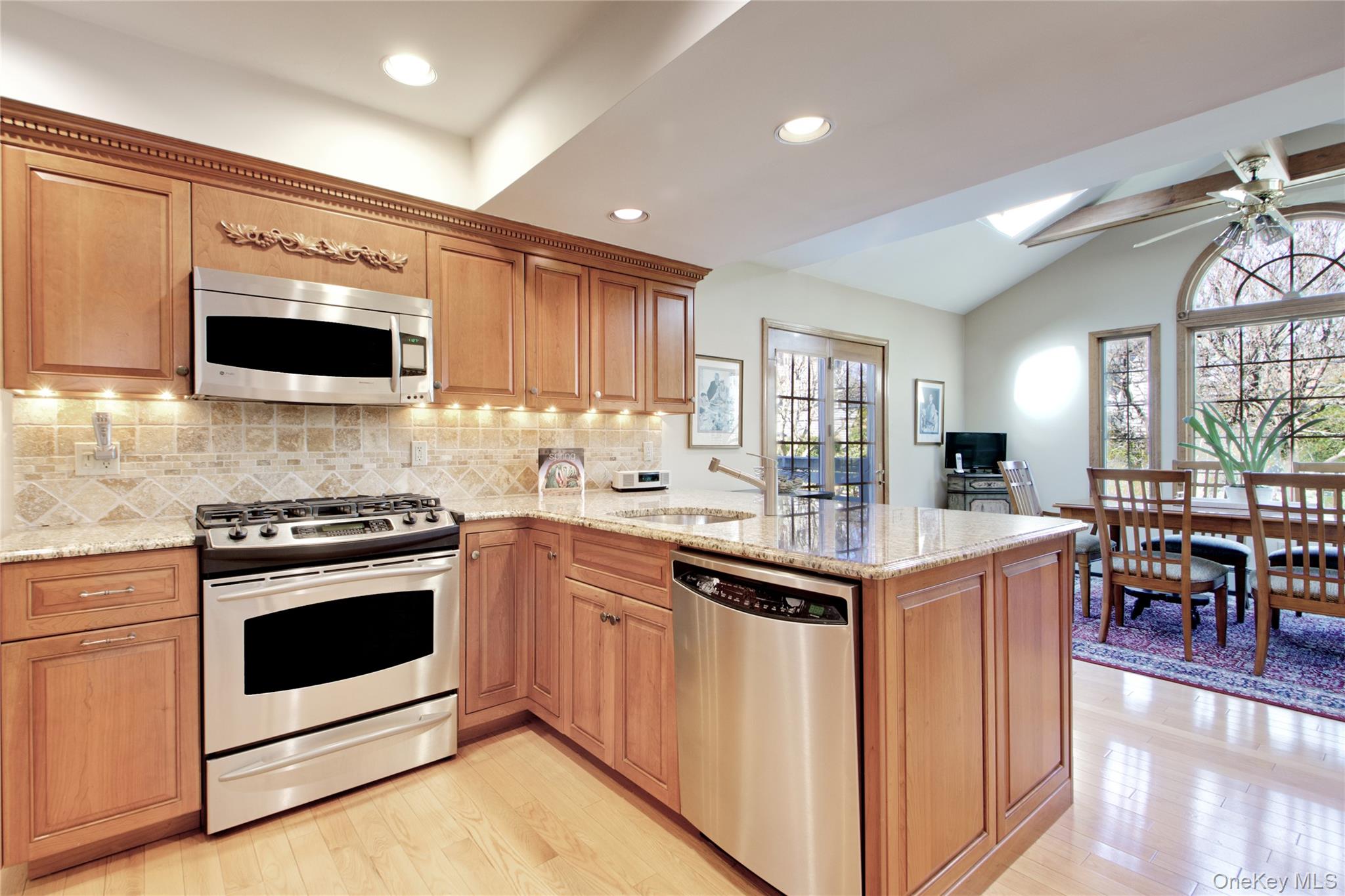 #9 photo, 139 Garden Street, Garden City , NY 11530