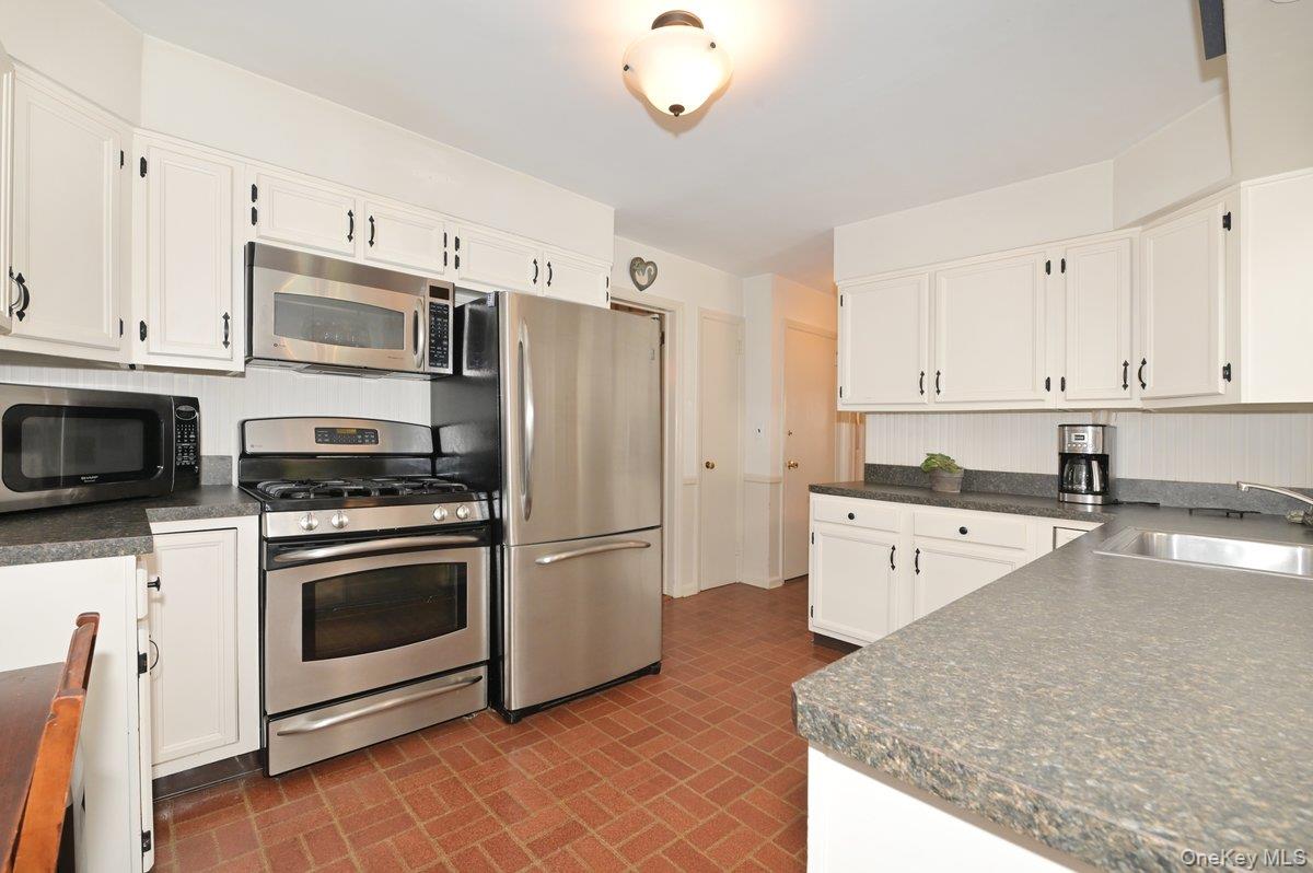 #11 photo, 146 Kildare Road, Garden City , NY 11530