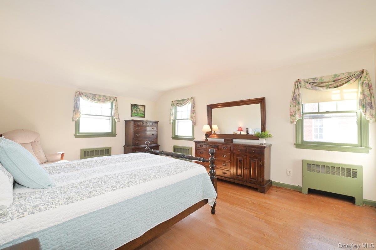 #18 photo, 146 Kildare Road, Garden City , NY 11530