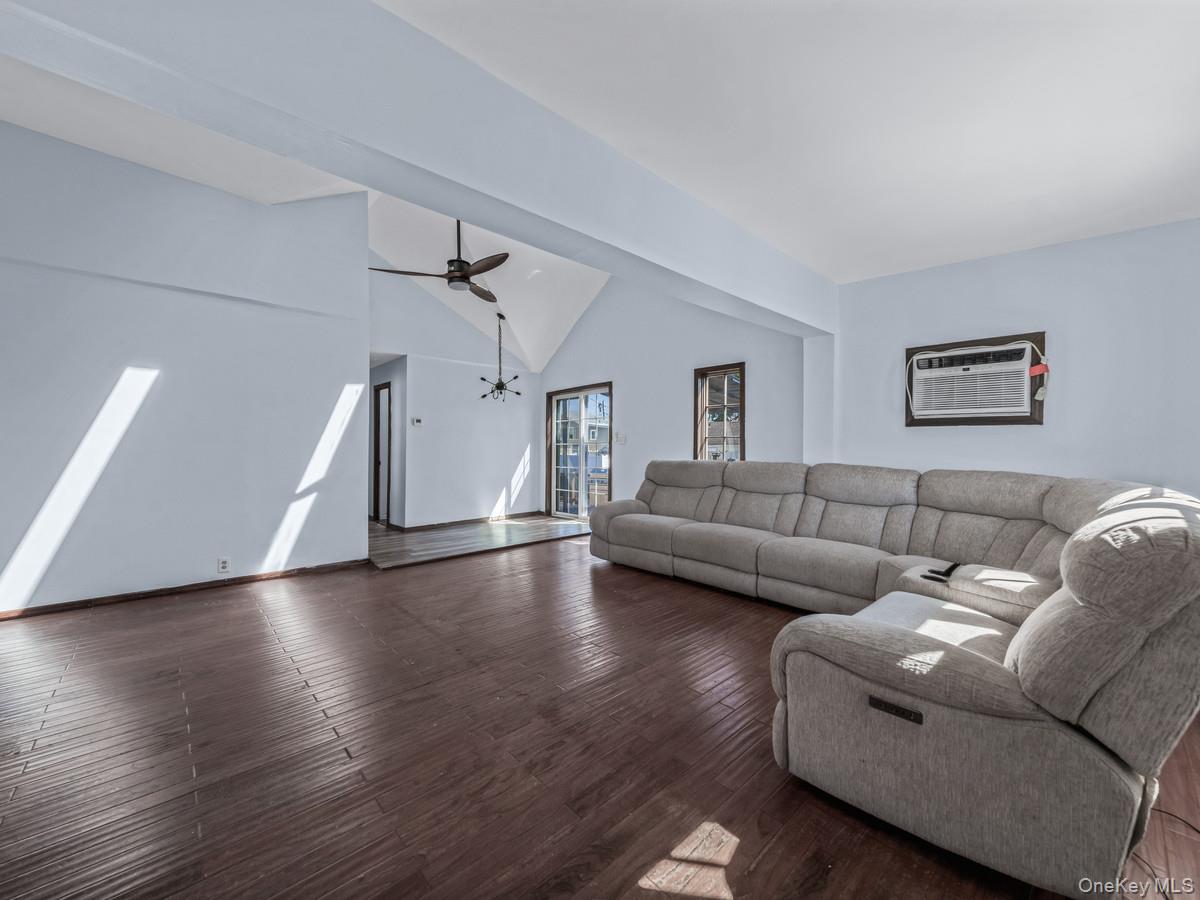 #4 photo, 2 Hyannis Court, East Rockaway , NY 11518