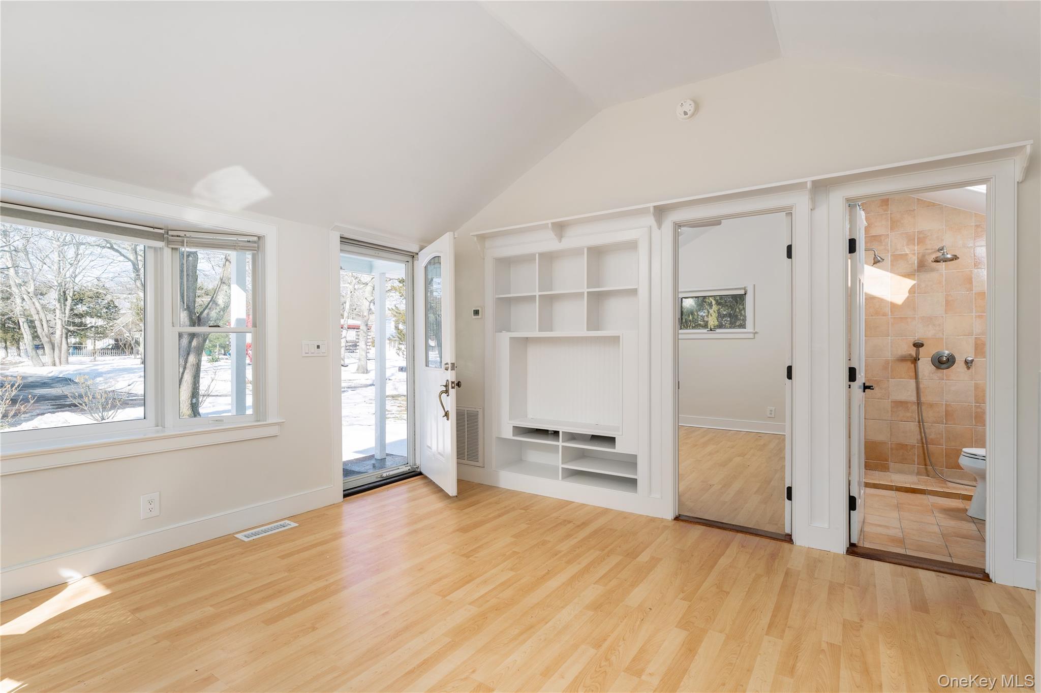 #2 photo, 5 Sherman Avenue, Саффолк ‖ Hampton Bays , NY 11946