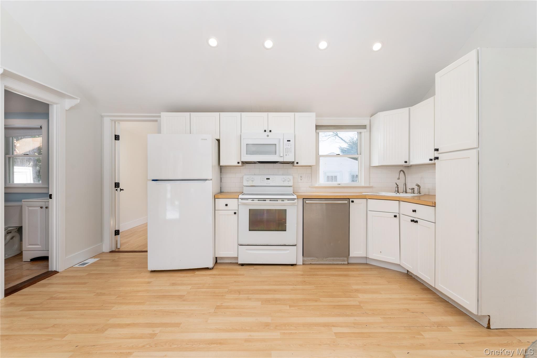 #3 photo, 5 Sherman Avenue, Саффолк ‖ Hampton Bays , NY 11946