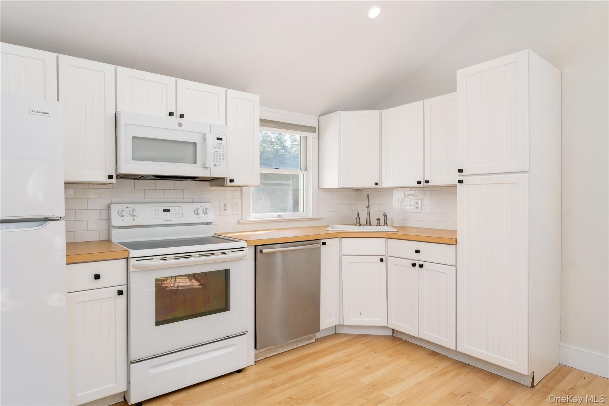 #4 photo, 5 Sherman Avenue, Саффолк ‖ Hampton Bays , NY 11946