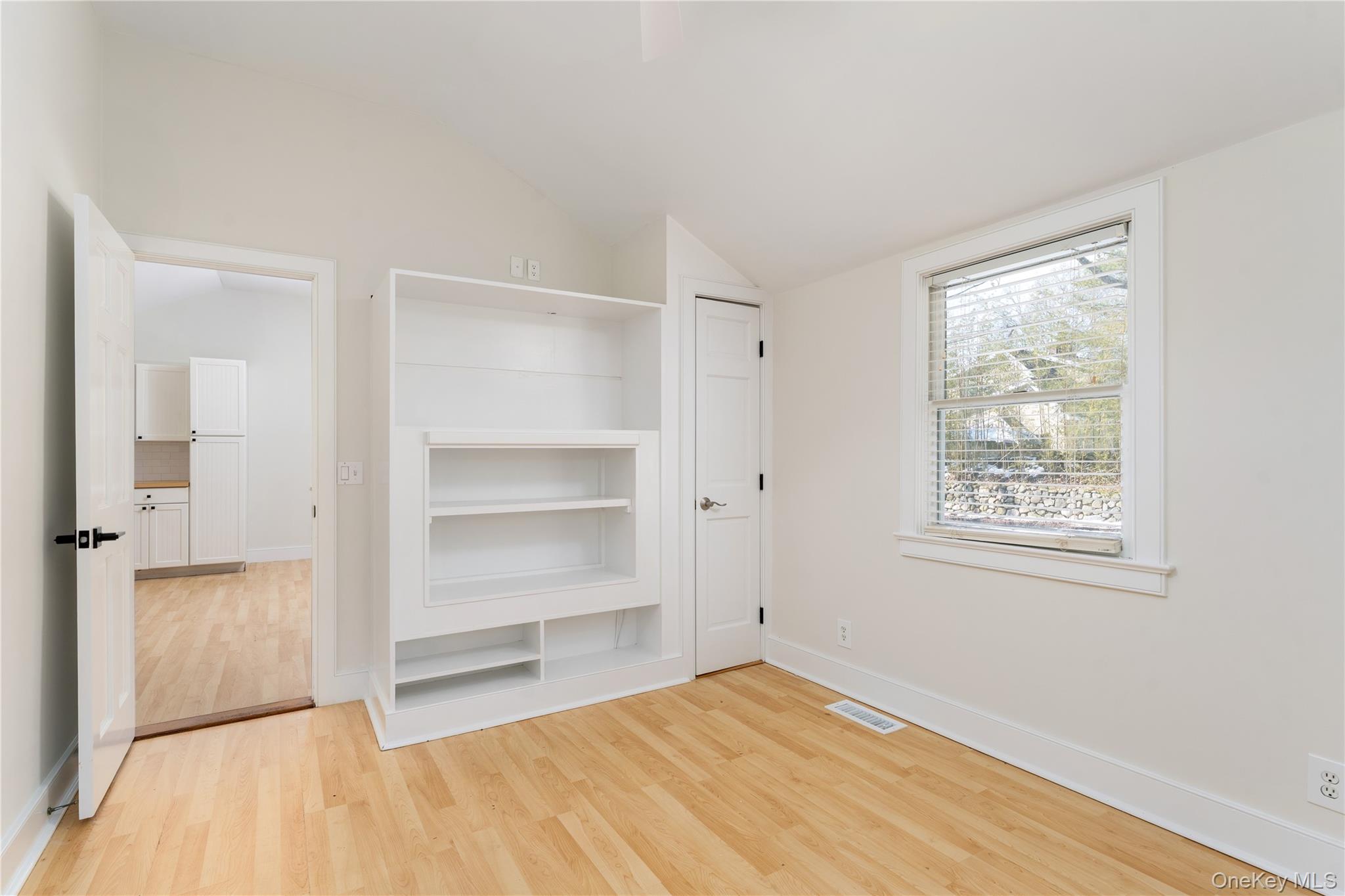 #6 photo, 5 Sherman Avenue, Саффолк ‖ Hampton Bays , NY 11946