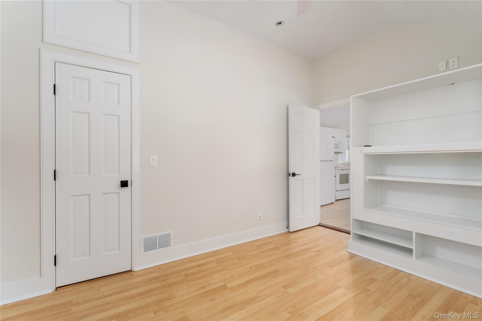 #7 photo, 5 Sherman Avenue, Саффолк ‖ Hampton Bays , NY 11946