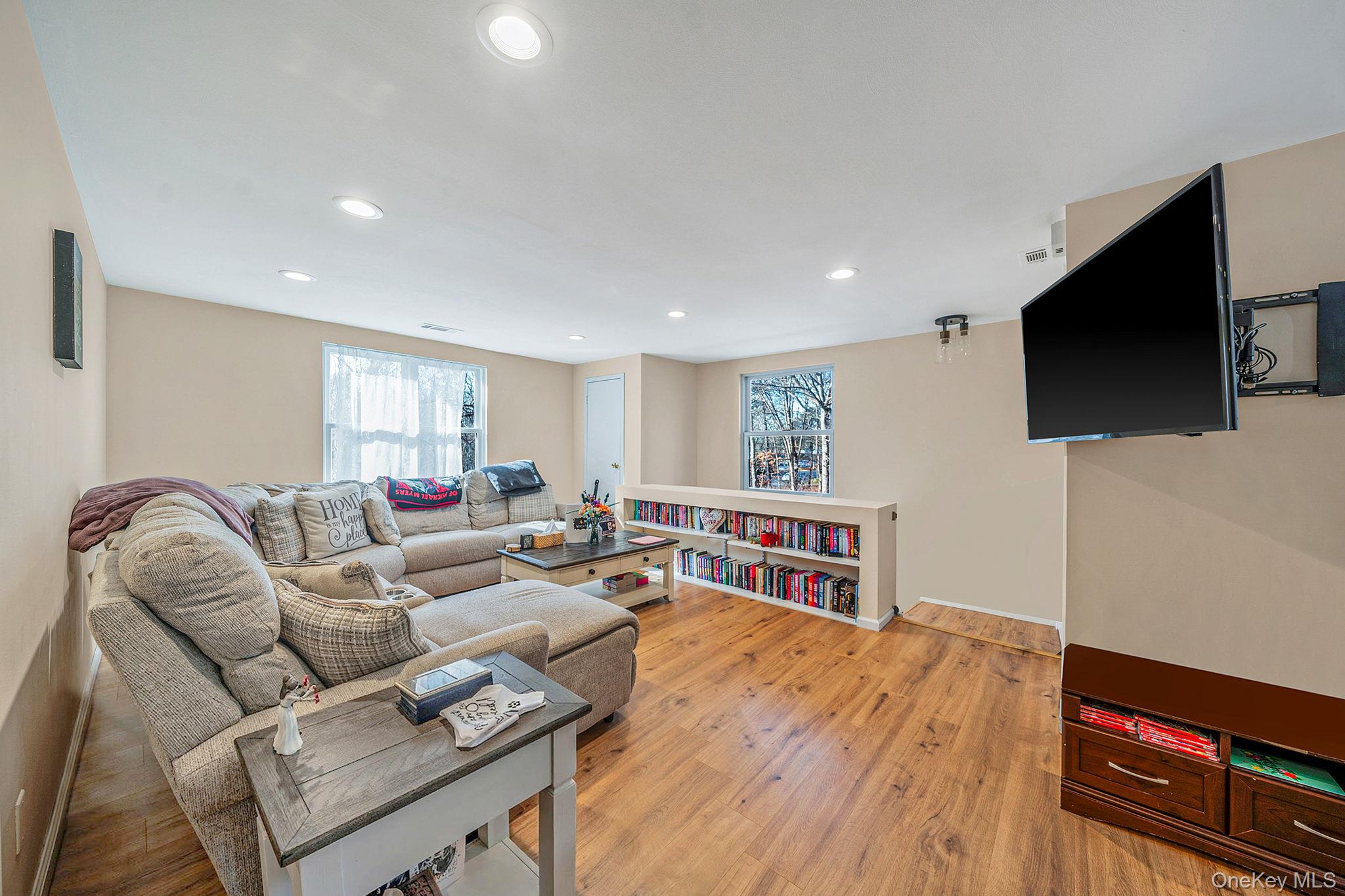 #7 photo, 113 Birchwood Road, সাফোক কাউন্টি Medford , NY 11763