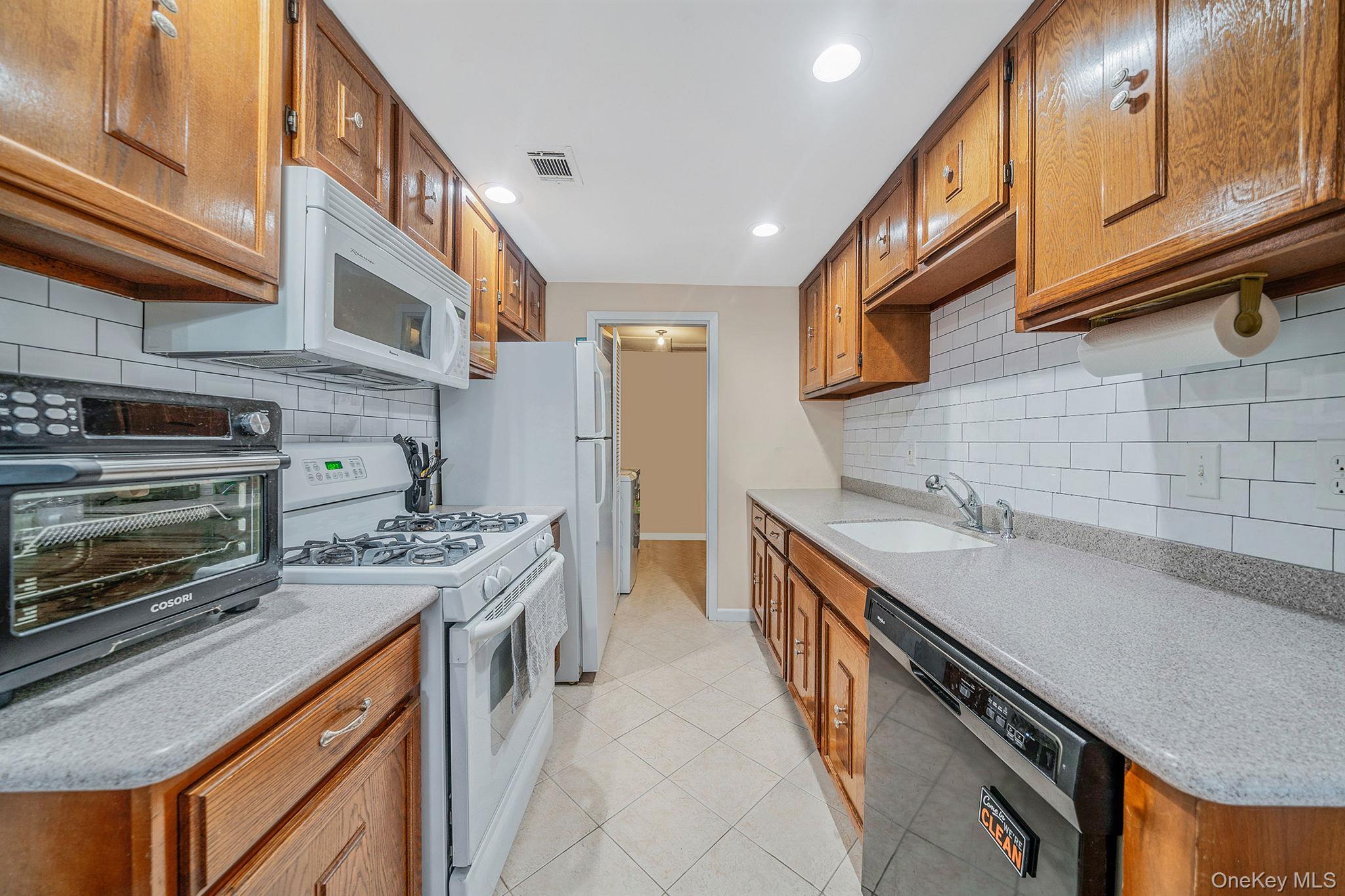 #8 photo, 113 Birchwood Road, সাফোক কাউন্টি Medford , NY 11763