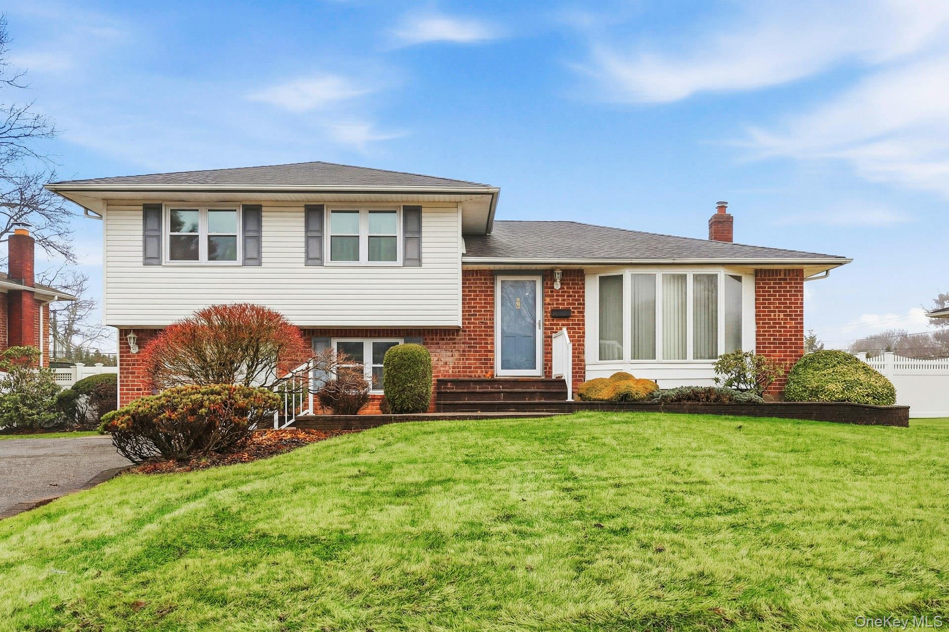 #1 photo, 48 Eastfield Lane, সাফোক কাউন্টি Melville , NY 11747