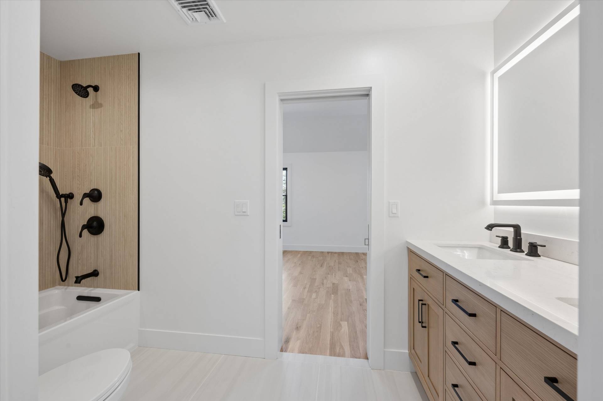 #19 photo, 14 Bay Ave, সাফোক কাউন্টি East Quogue , NY 11942