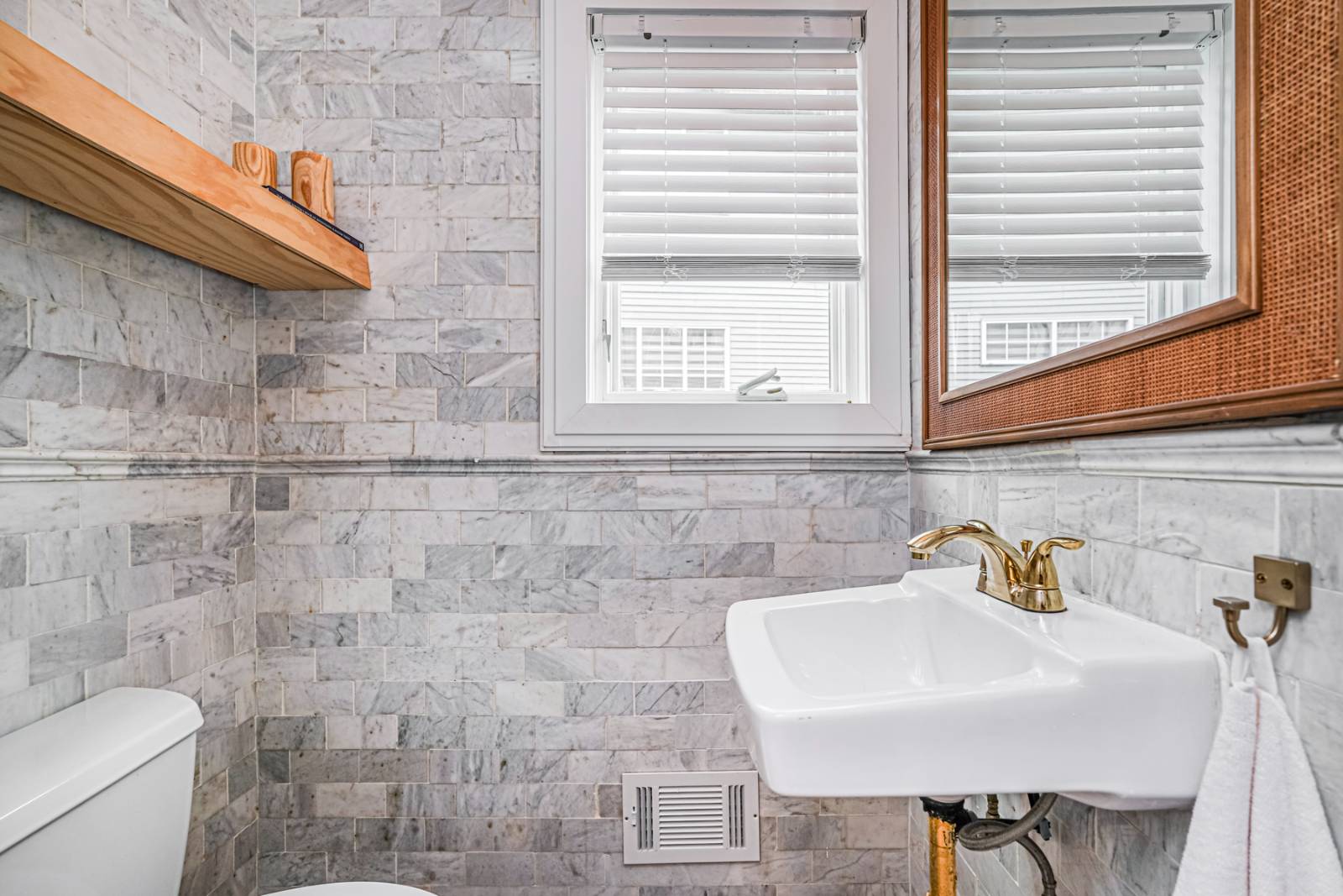 #12 photo, 170 Darnell Lane, Staten Island , NY 10309