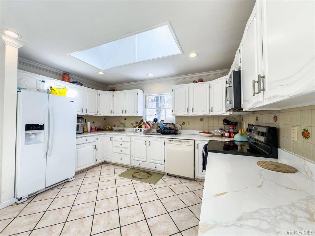 #14 photo, 8 Noel Court, Brewester , NY 10509