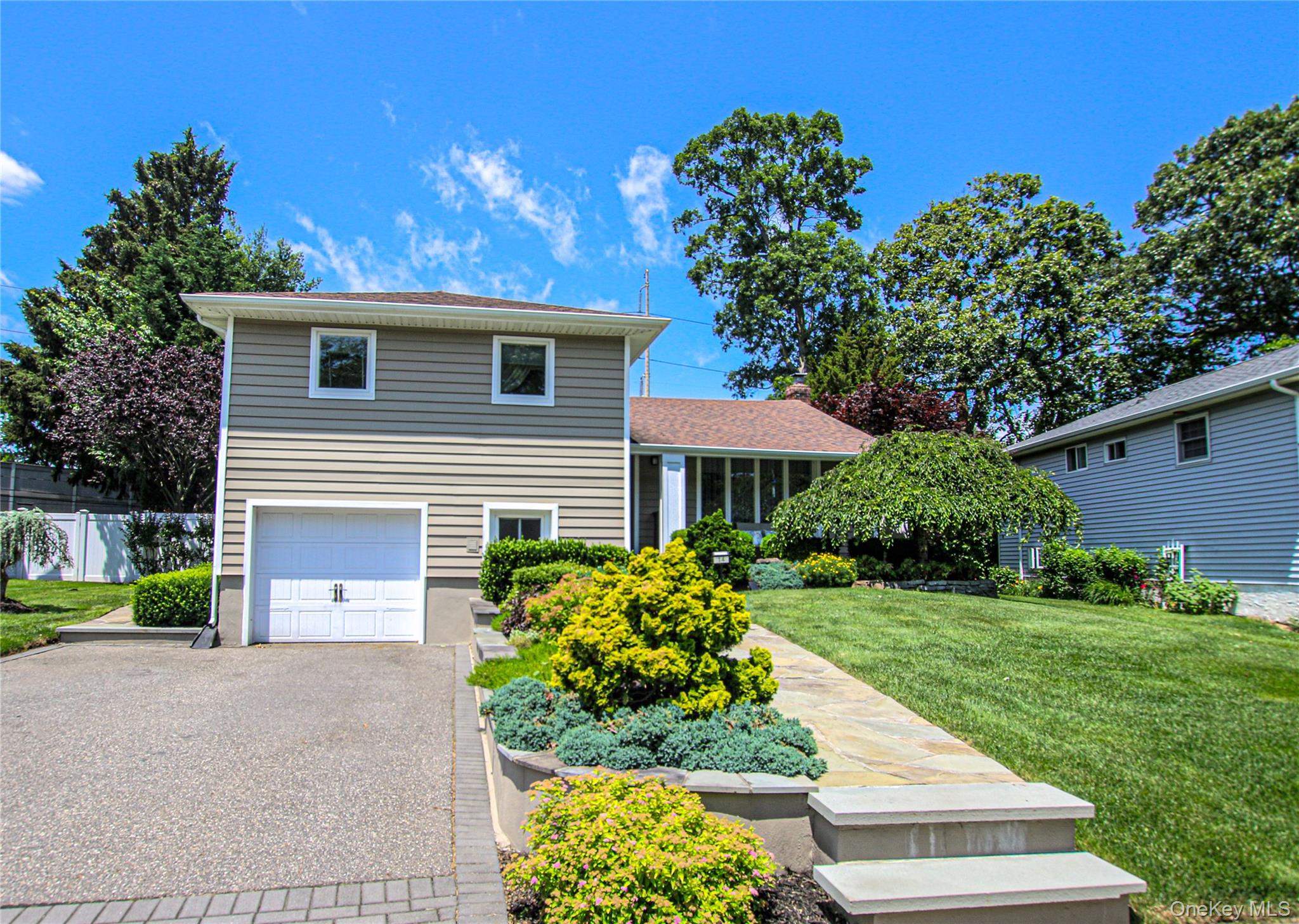 #1 photo, 14 Townsend Place, Syosset , NY 11791
