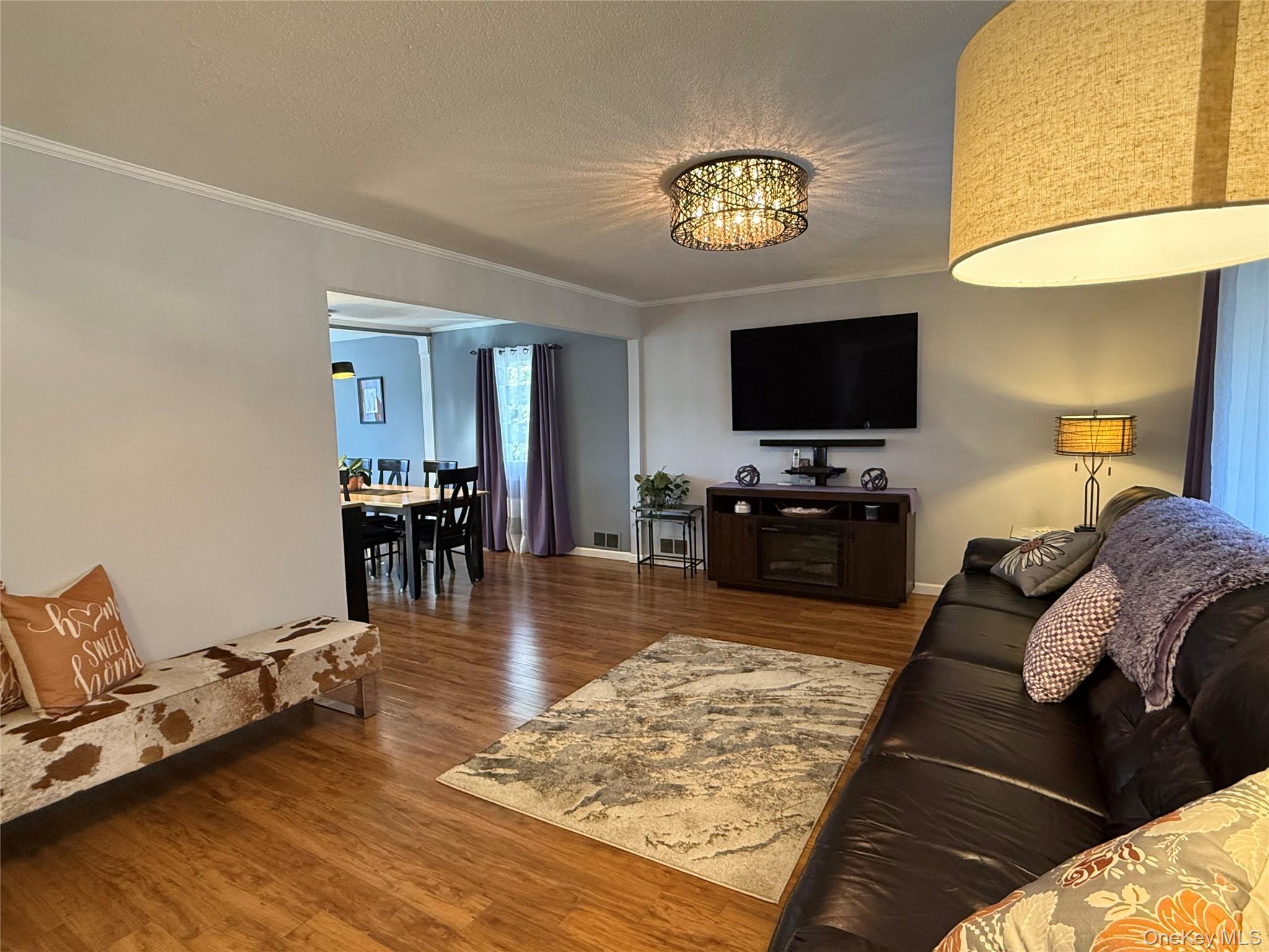 #10 photo, 14 Townsend Place, Syosset , NY 11791