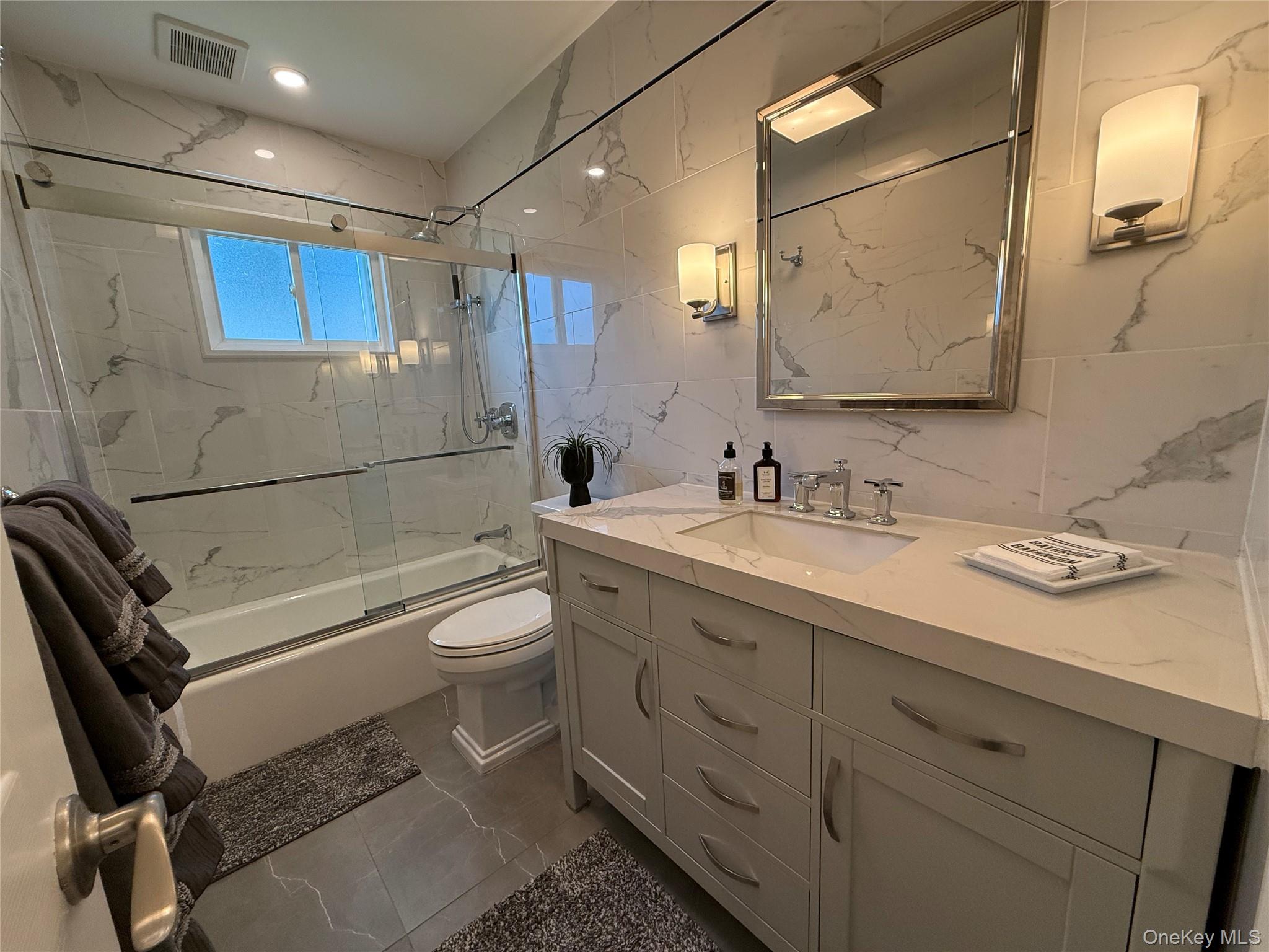 #19 photo, 14 Townsend Place, Syosset , NY 11791