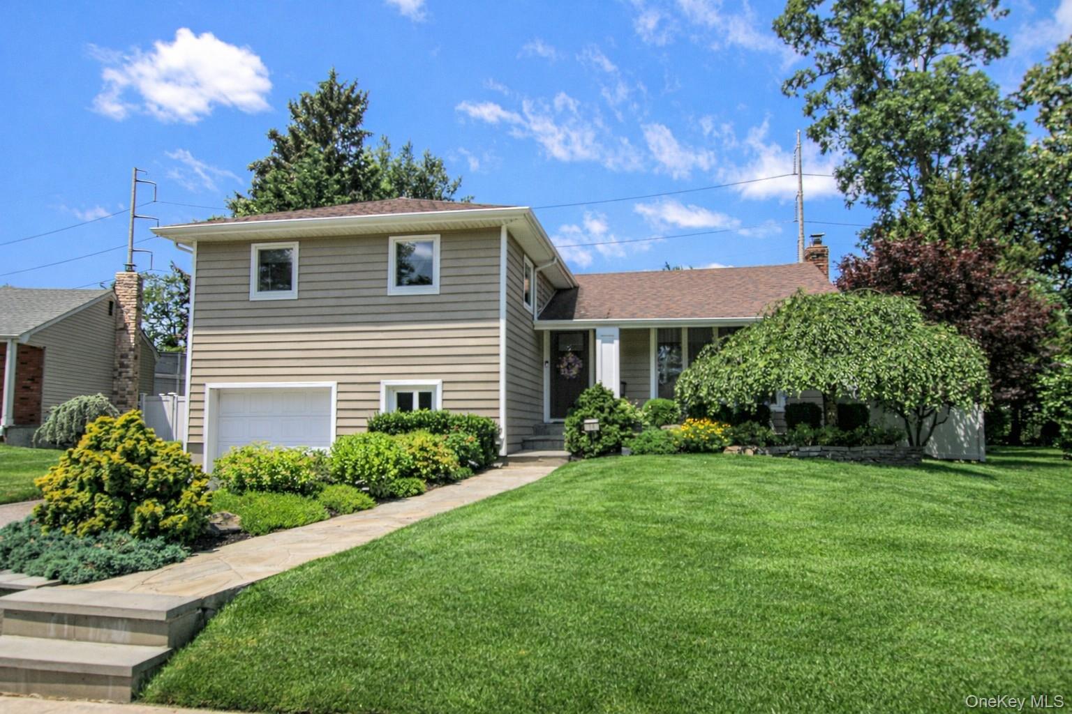 #2 photo, 14 Townsend Place, Syosset , NY 11791