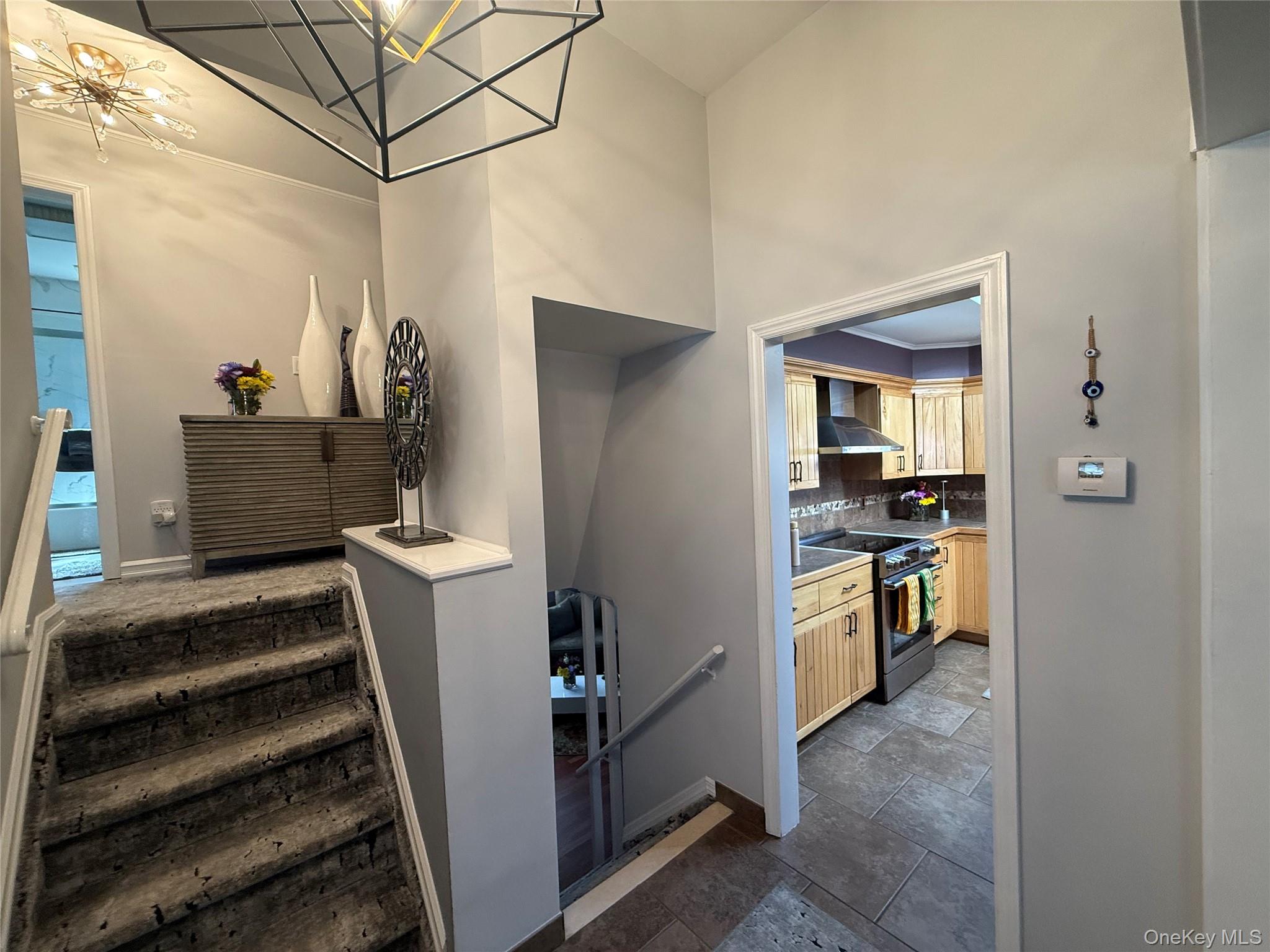 #4 photo, 14 Townsend Place, Syosset , NY 11791