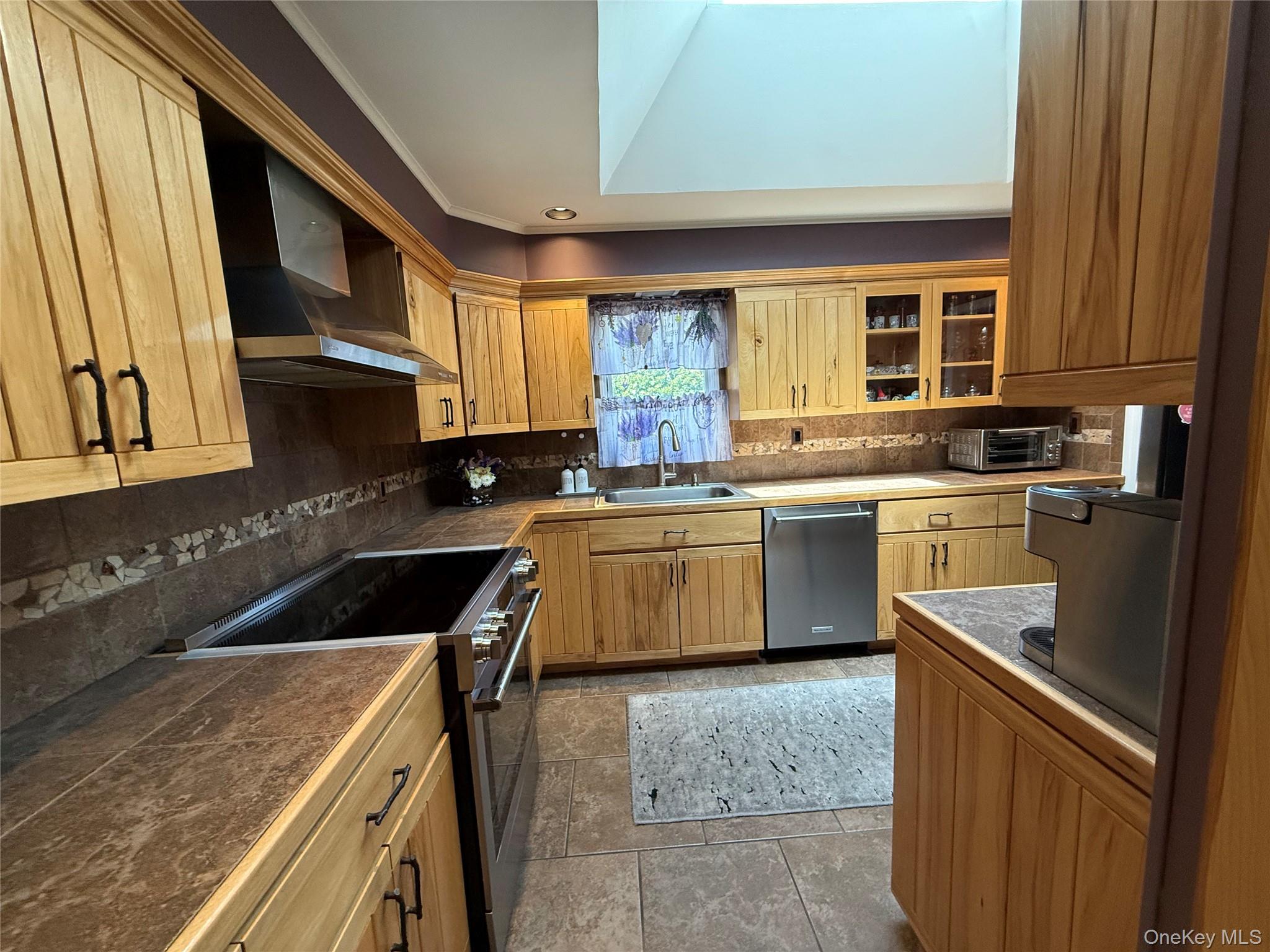 #5 photo, 14 Townsend Place, Syosset , NY 11791