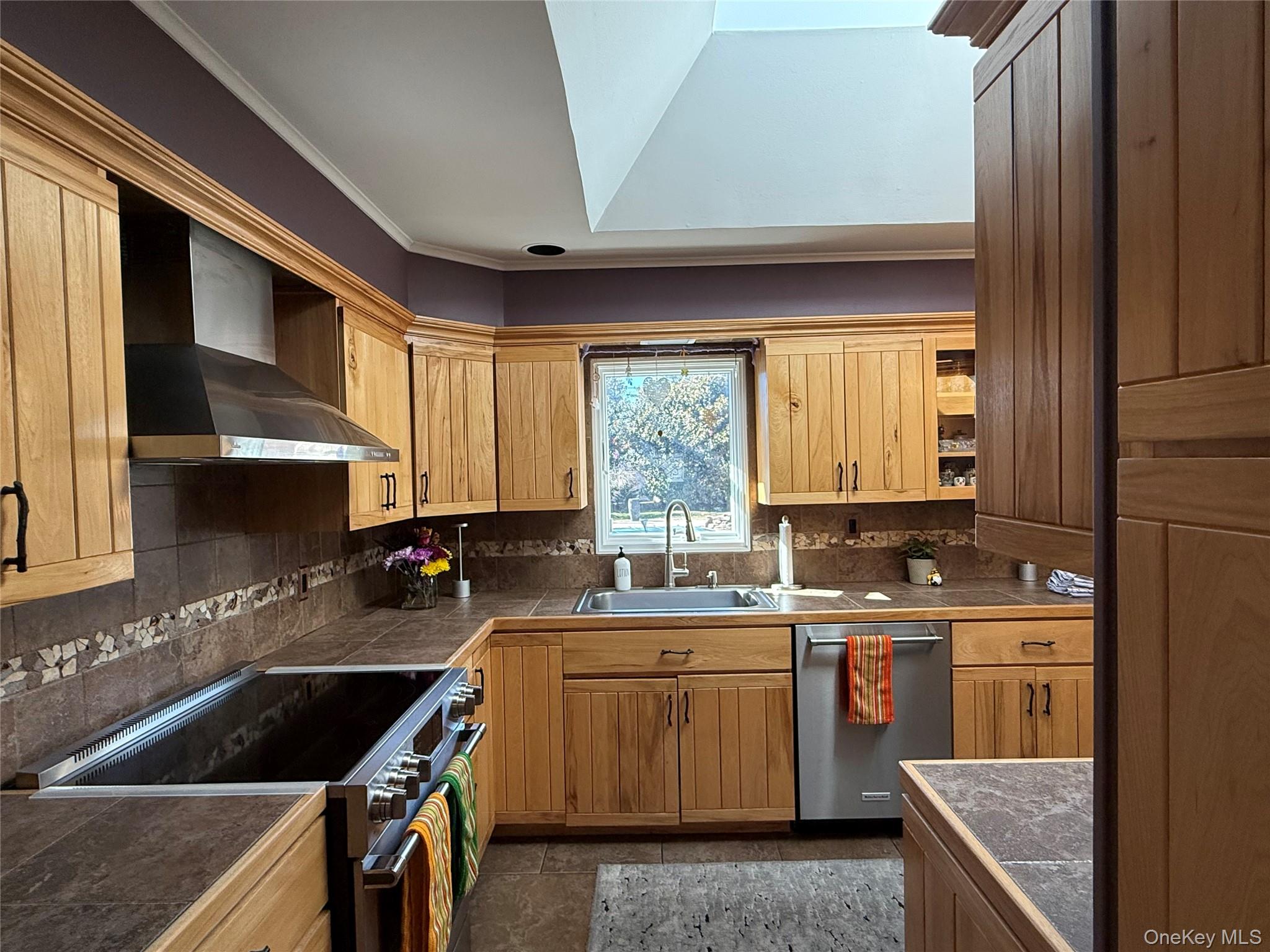 #8 photo, 14 Townsend Place, Syosset , NY 11791