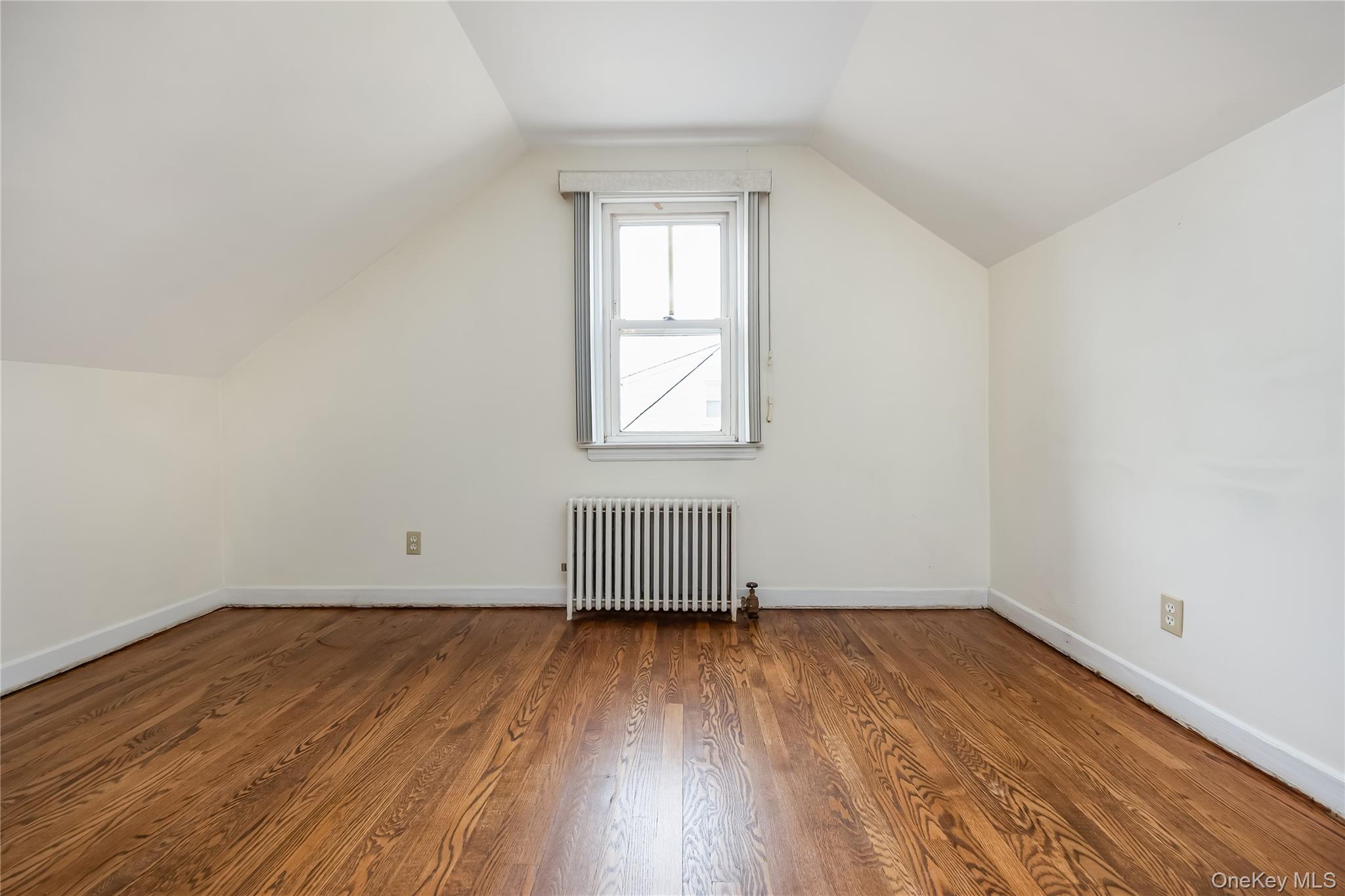 #17 photo, 124 Greystone Road, Rockville Centre , NY 11570