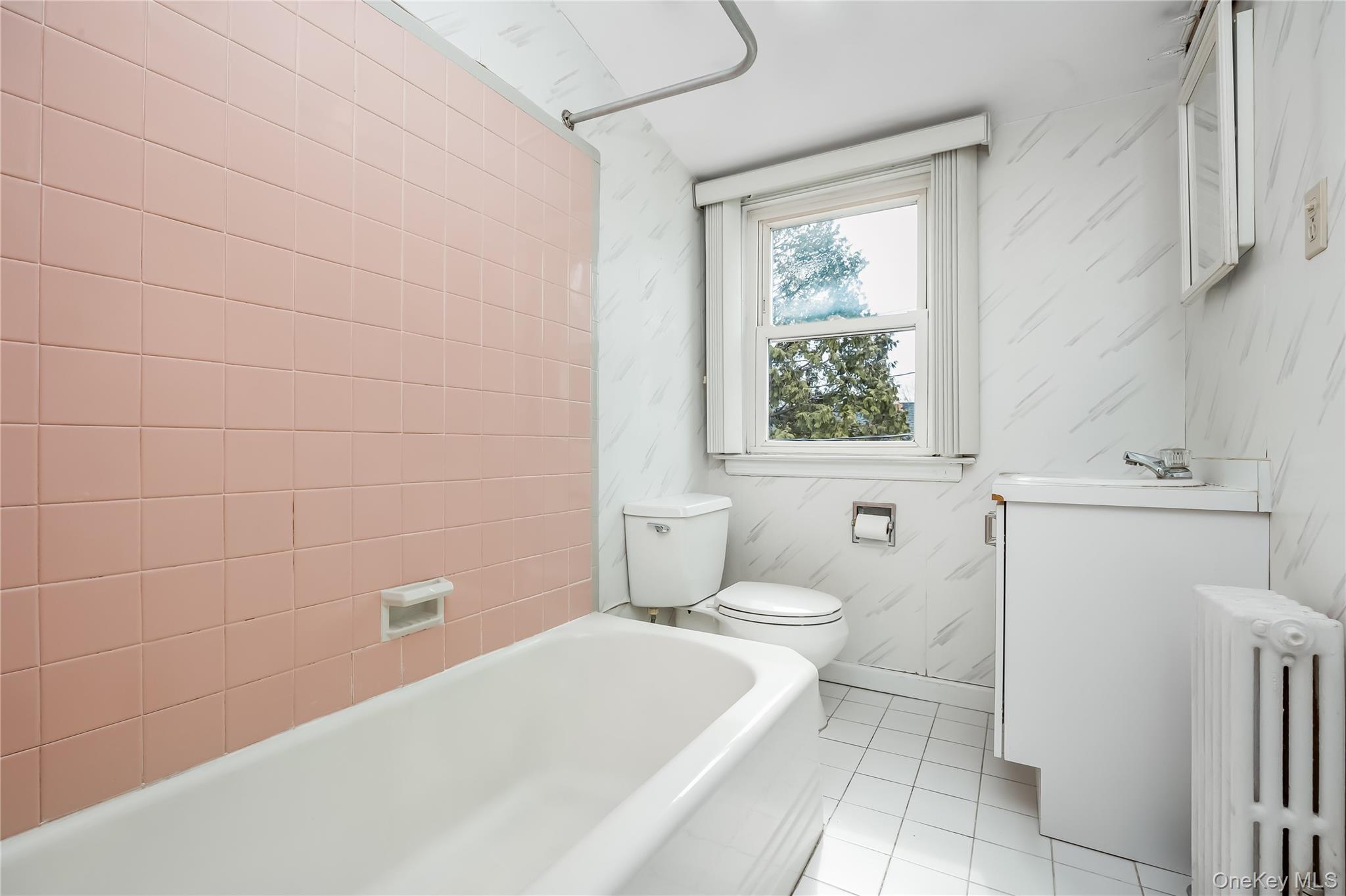 #19 photo, 124 Greystone Road, Rockville Centre , NY 11570