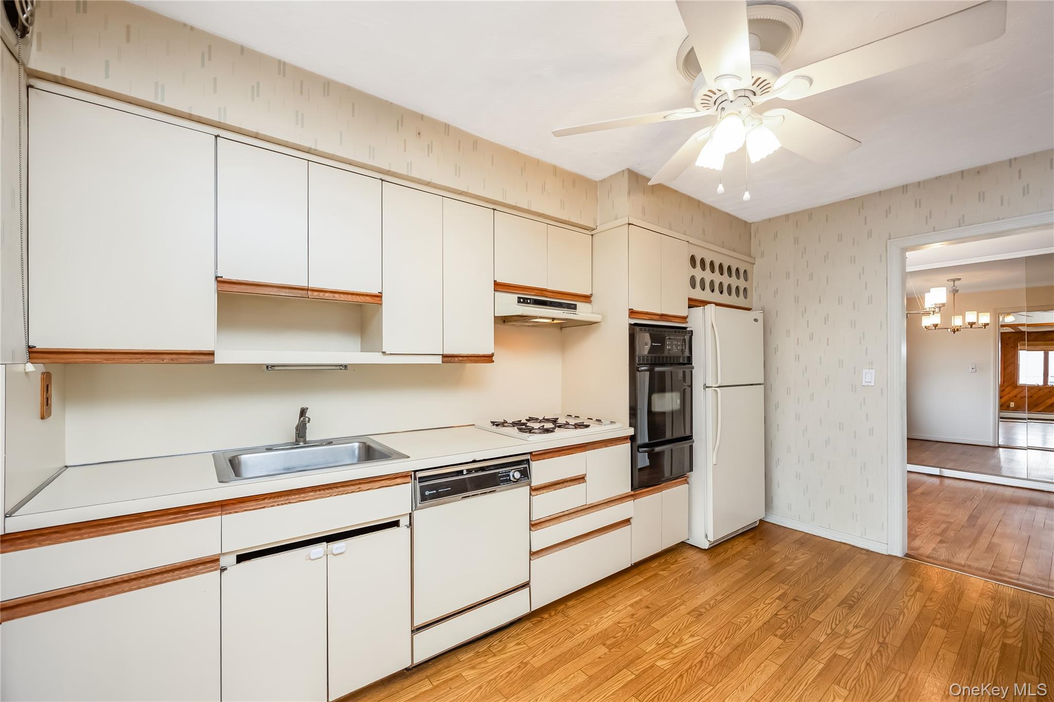 #8 photo, 124 Greystone Road, Rockville Centre , NY 11570