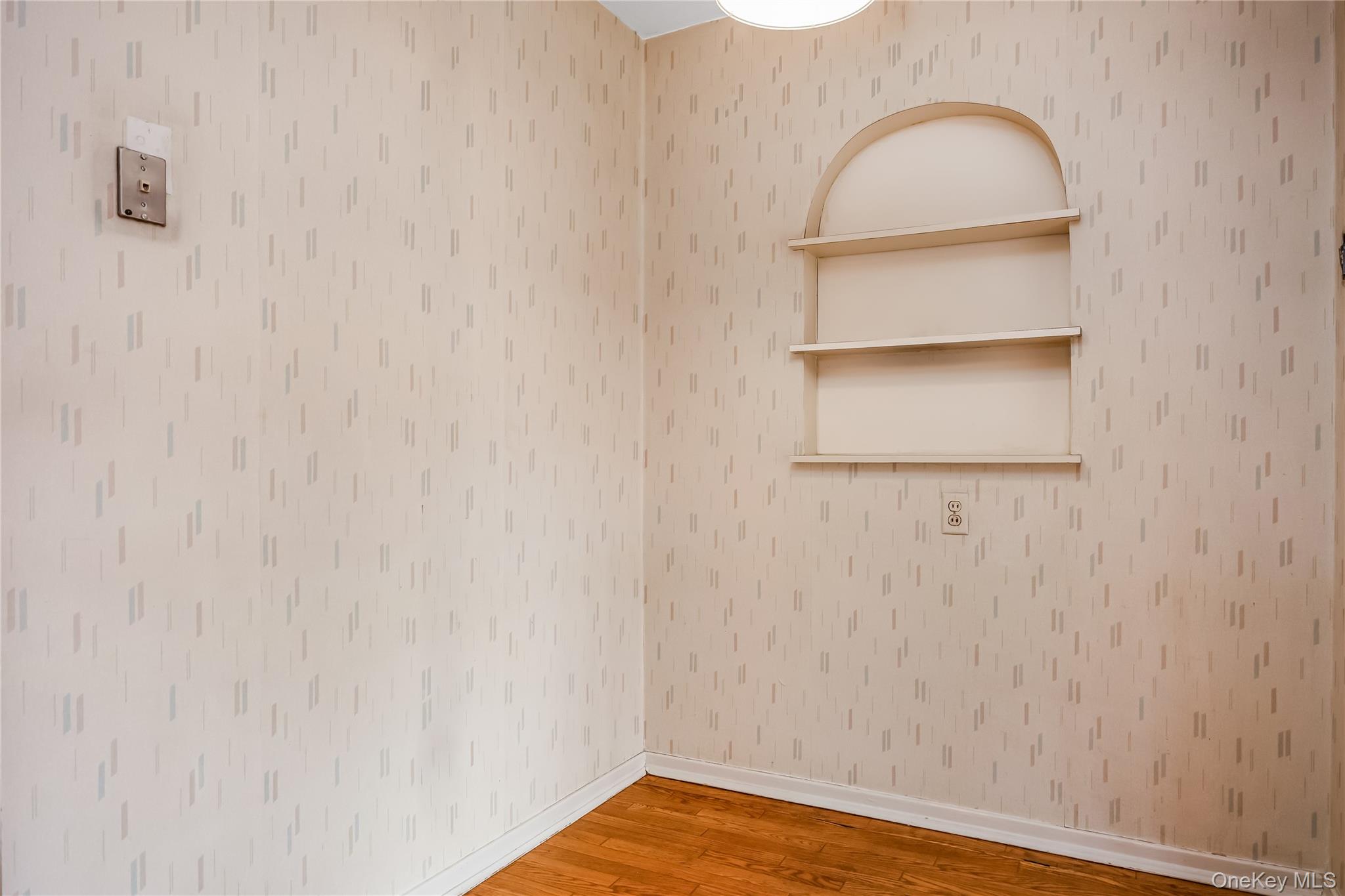 #9 photo, 124 Greystone Road, Rockville Centre , NY 11570