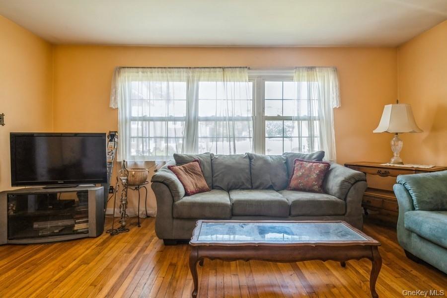 #5 photo, 236 N Richmond Avenue, Massapequa , NY 11758