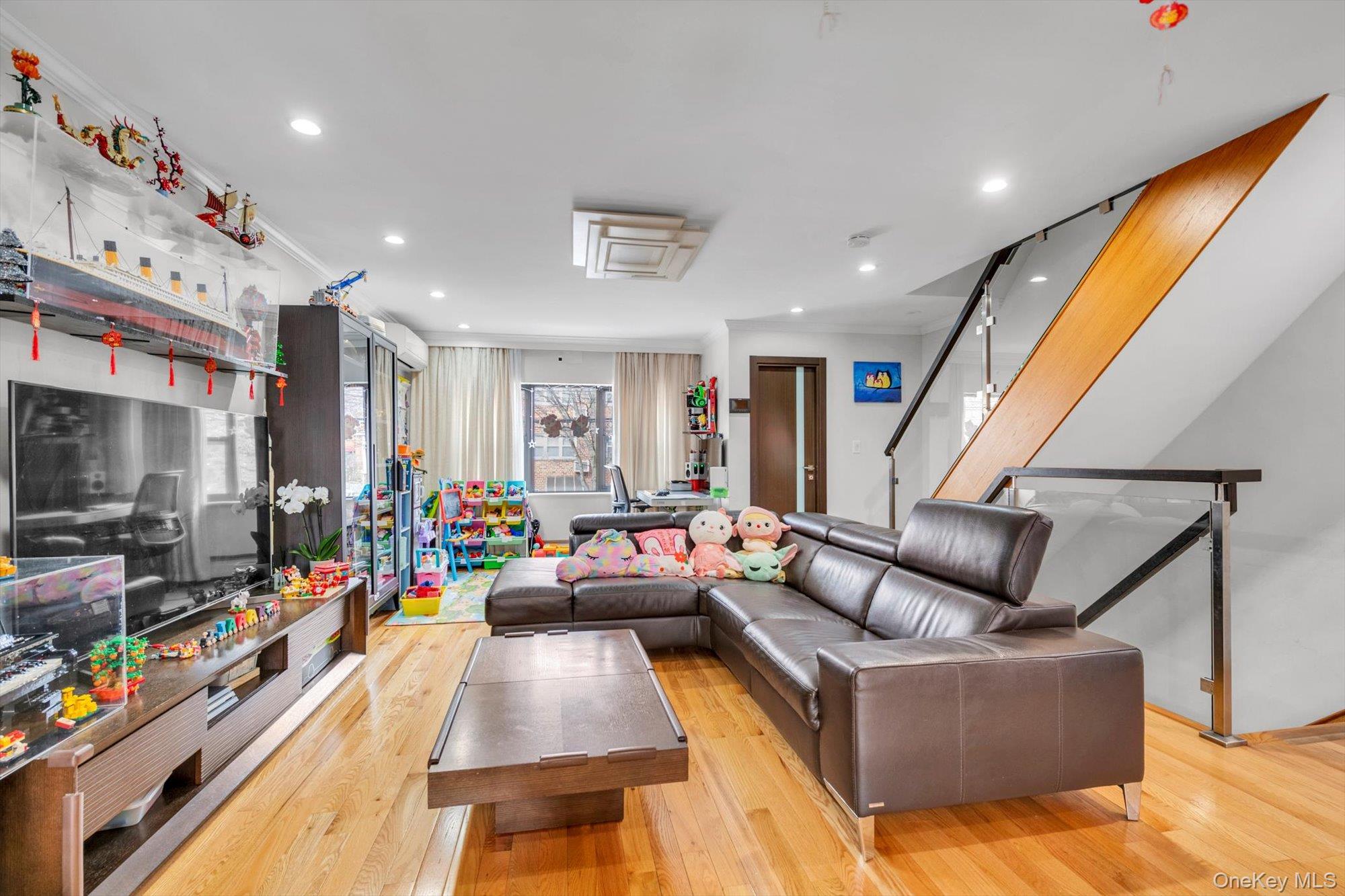 #3 photo, 5033 68th Street, Woodside , NY 11377