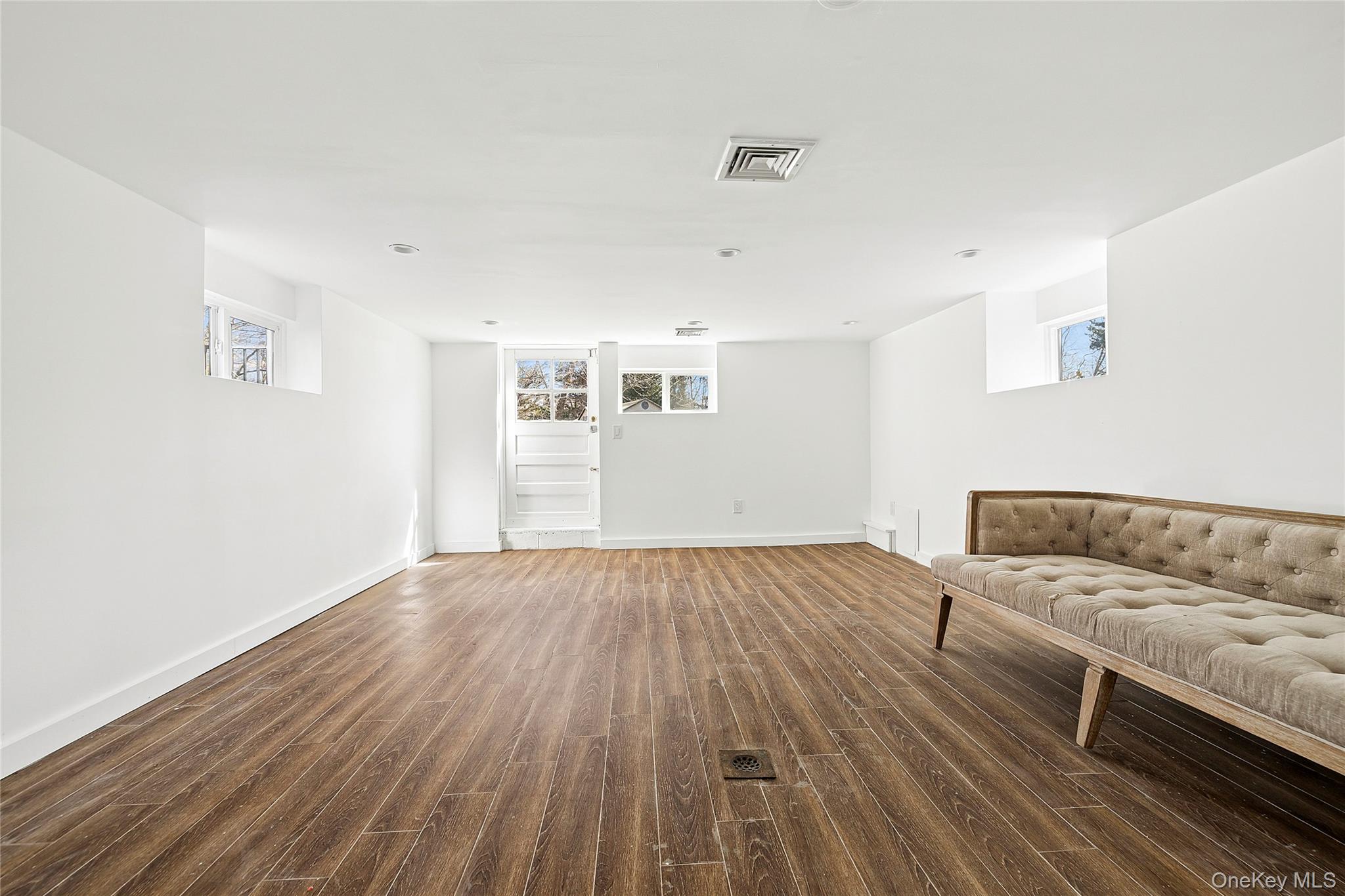 #15 photo, 14 Suydam Drive, Melville , NY 11747